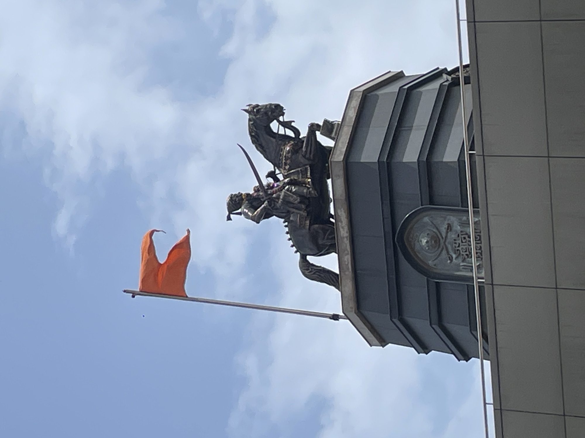 Equestrian monument with fountains and flags, Mumbai