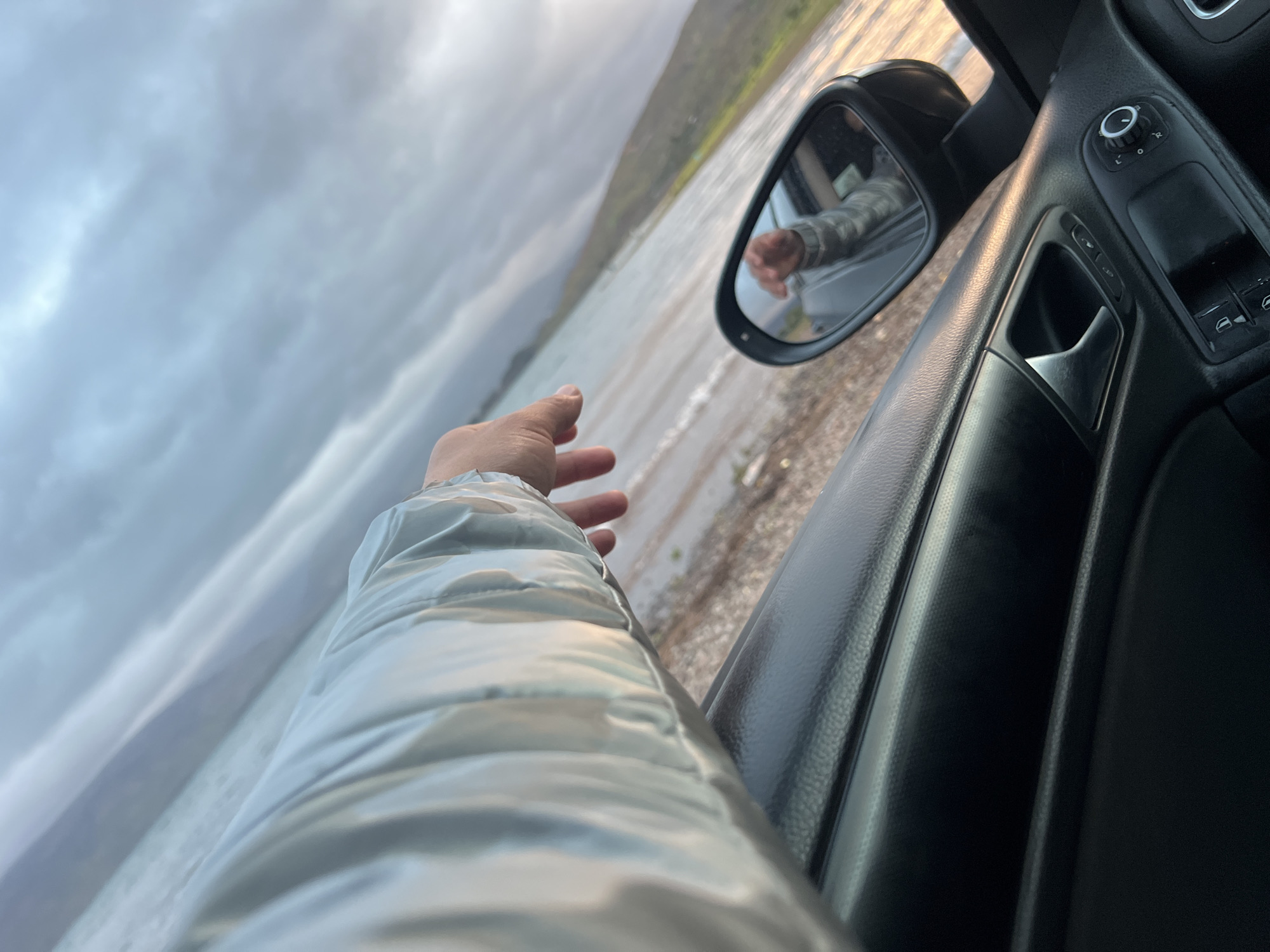 Driver Documents Scenic Journey Around Morocco's Bin El Ouidane Lake