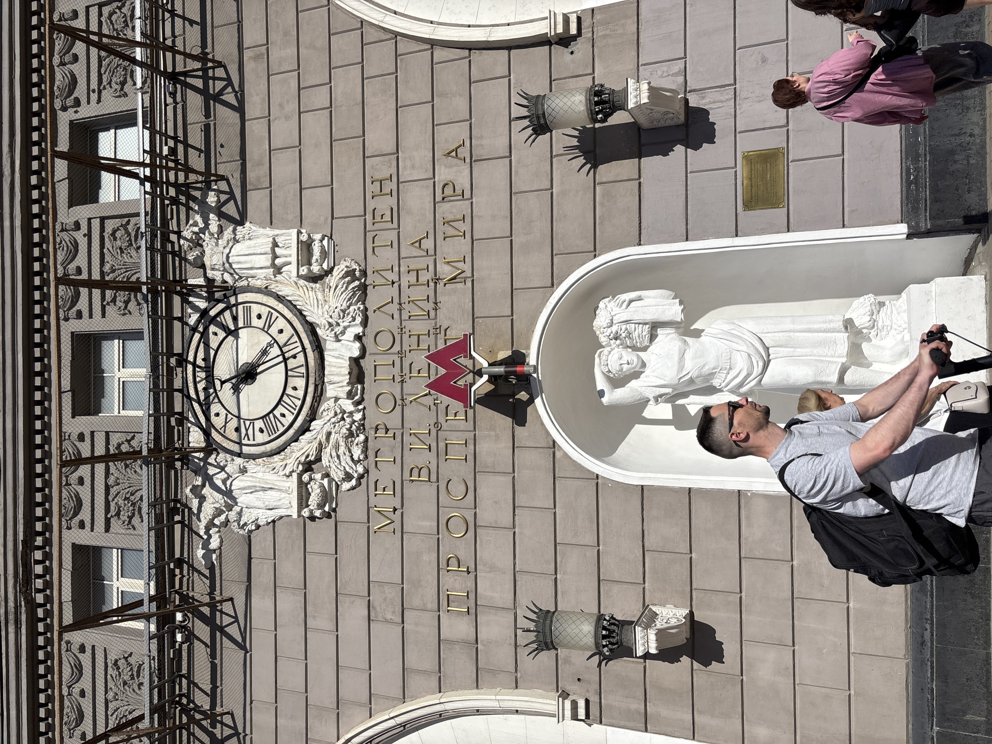 Moscow residents document ordinary afternoon moments across city parks