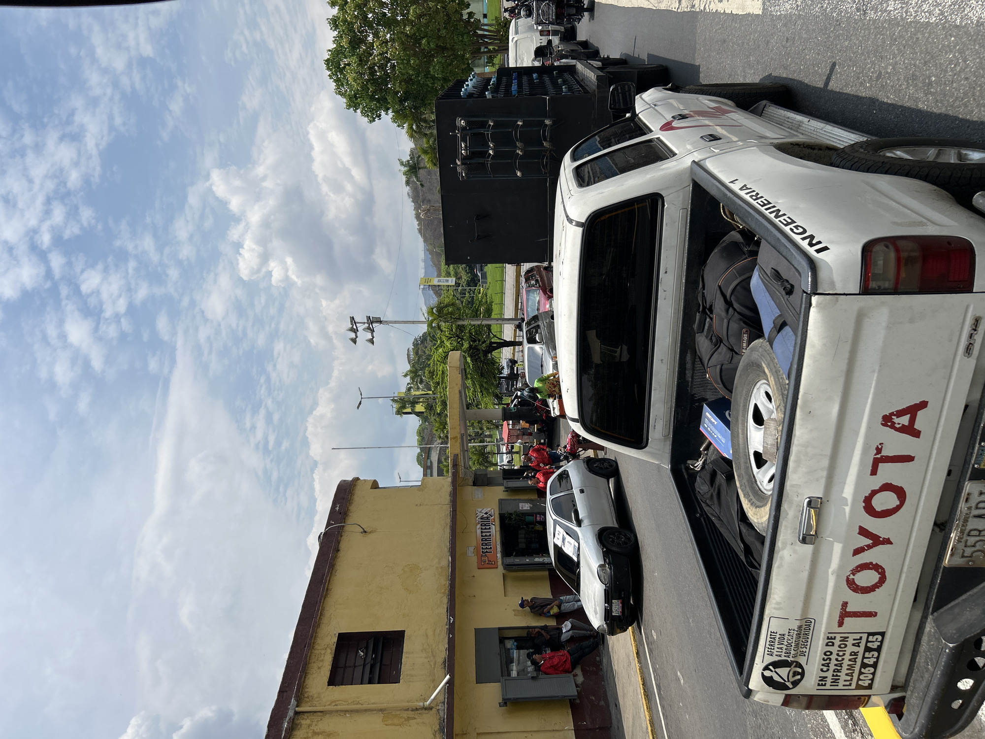 Vehicle transport and street activity observed in Caracas