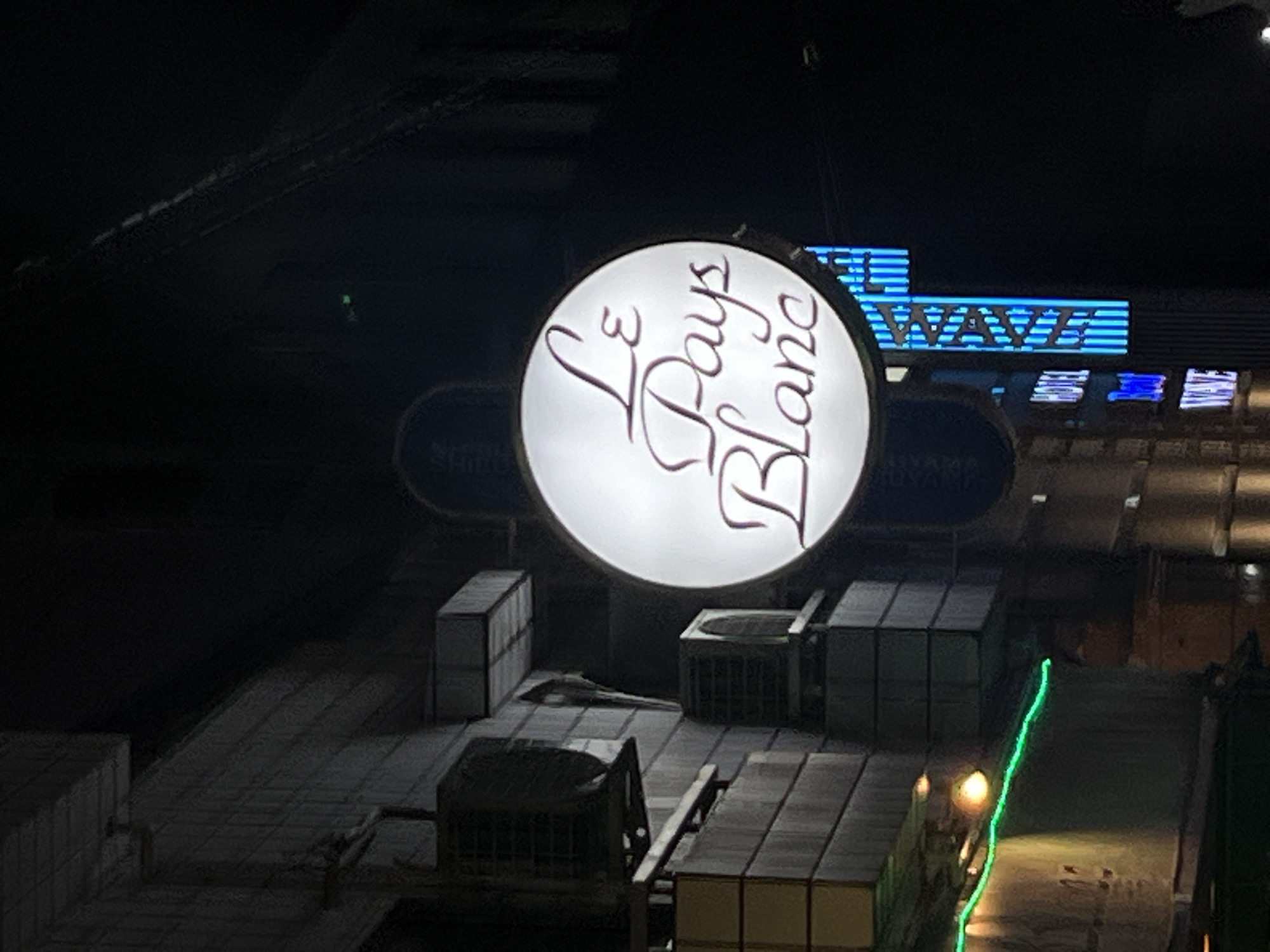 Le Pays Blanc sign spotted in Shibuya district