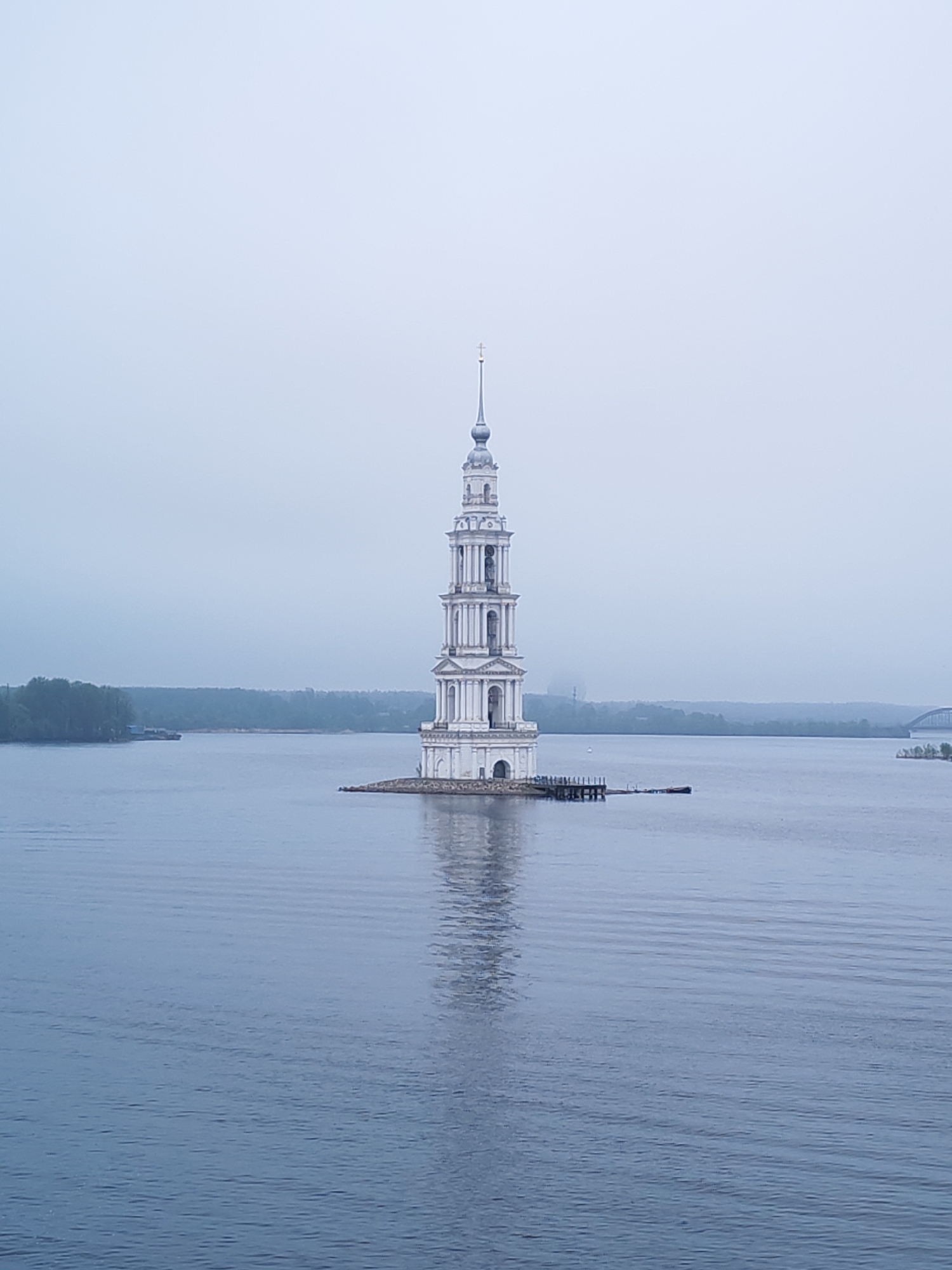 Barge passenger captures nighttime views of flooded Kalyazin Bell Tower