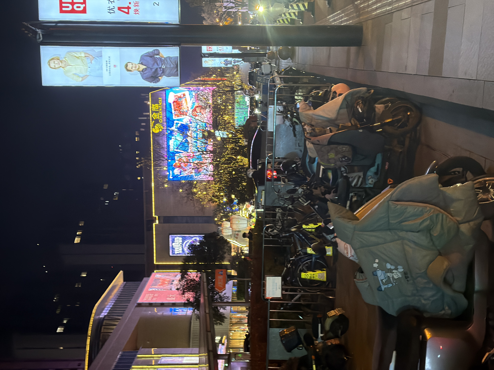 Witness documents evening stroll through Jiangning commercial district