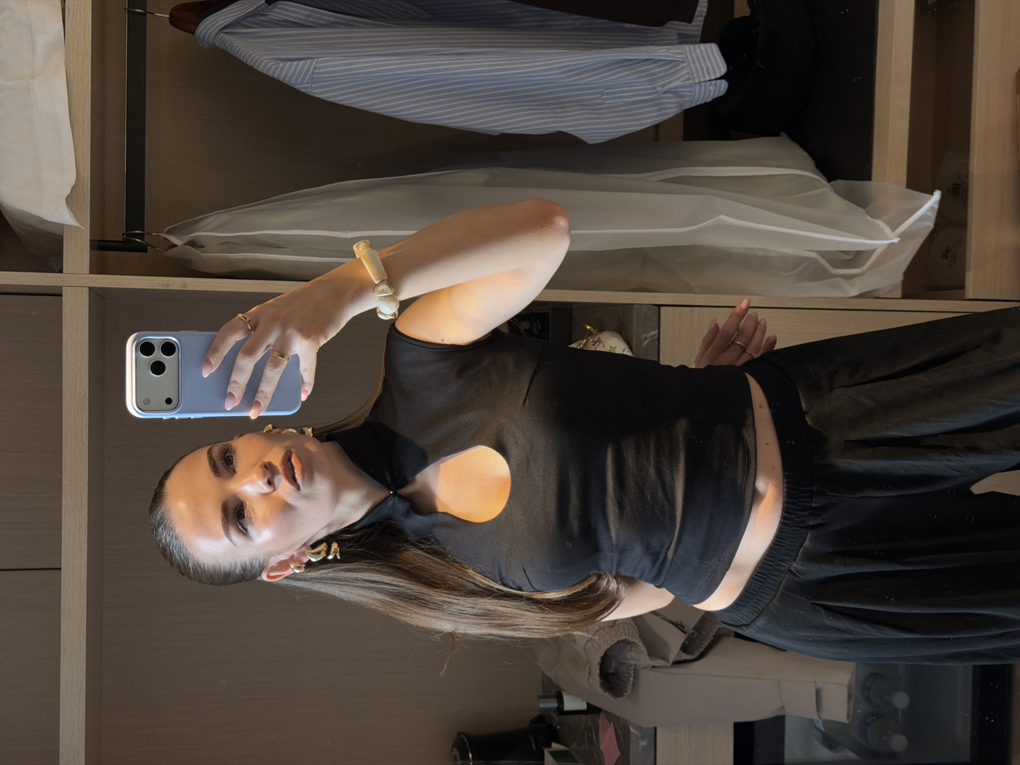 Woman takes selfies in bedroom, bathroom in Shunyi District