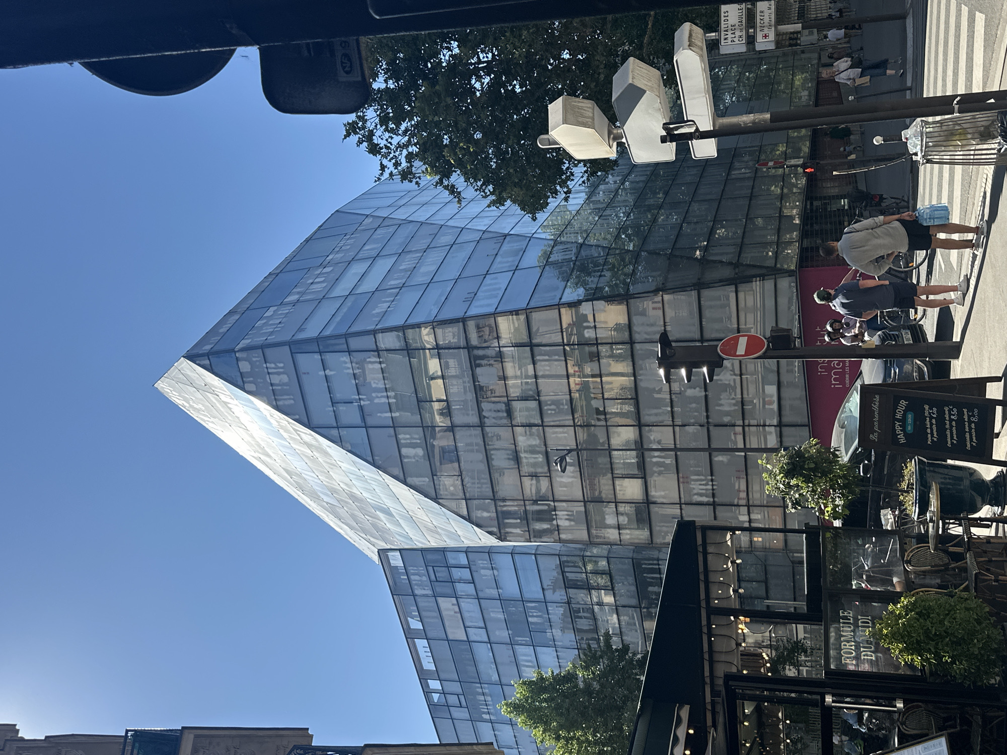 Sunny afternoon stroll through a Montparnasse-area Paris neighborhood