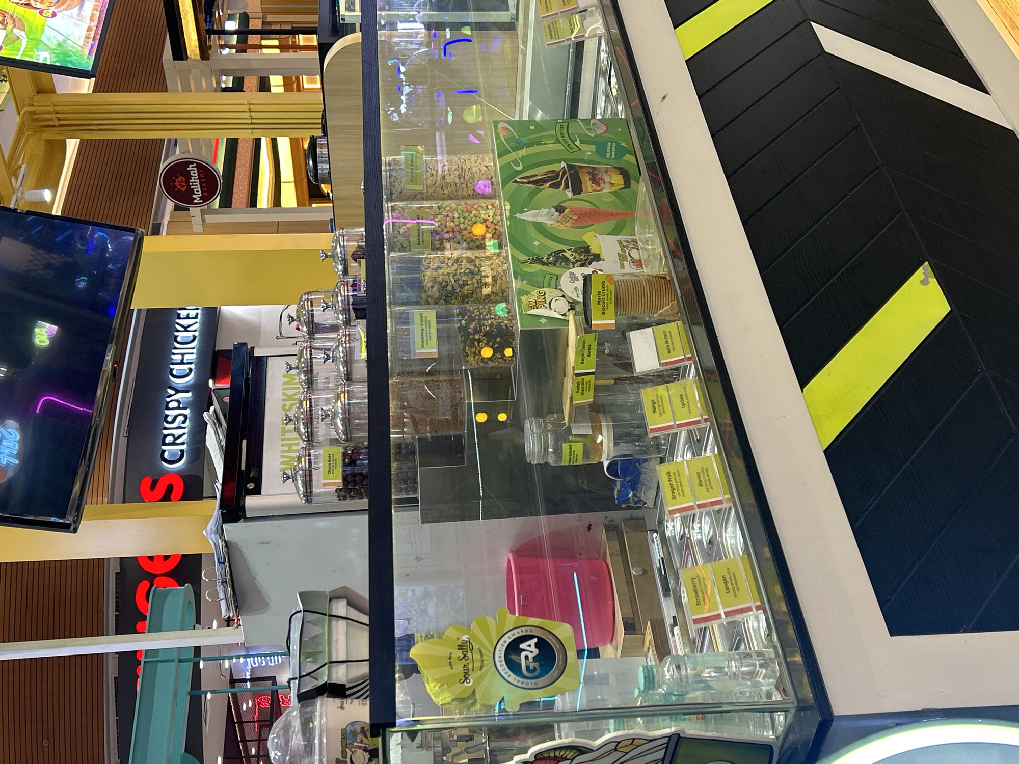 Afternoon at a Makassar mall arcade with food stops