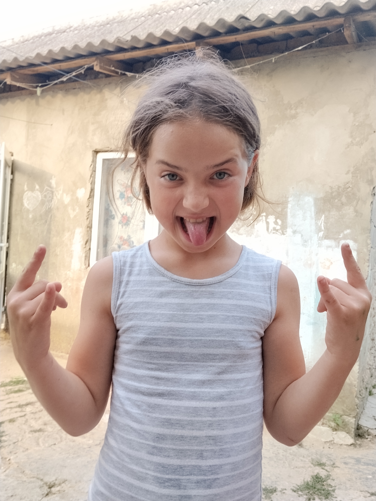 Lazy afternoon in Vulcănești: people, walls, and a resting cat