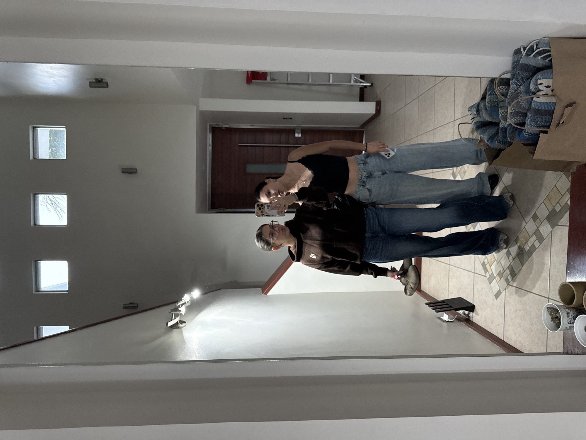 Women take late-night mirror selfies with dog in Puebla