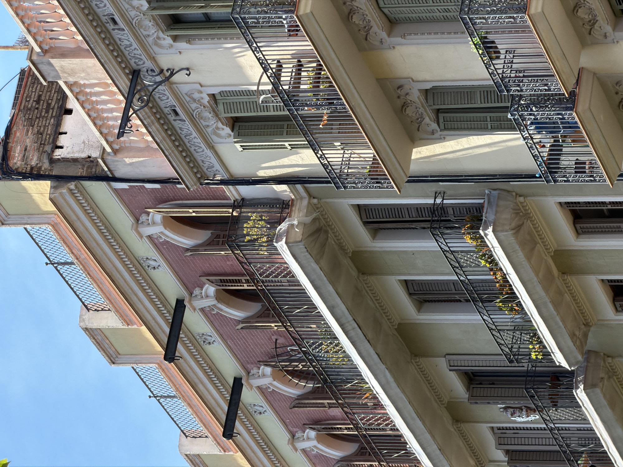 Ordinary afternoon moments documented across Barcelona neighborhoods