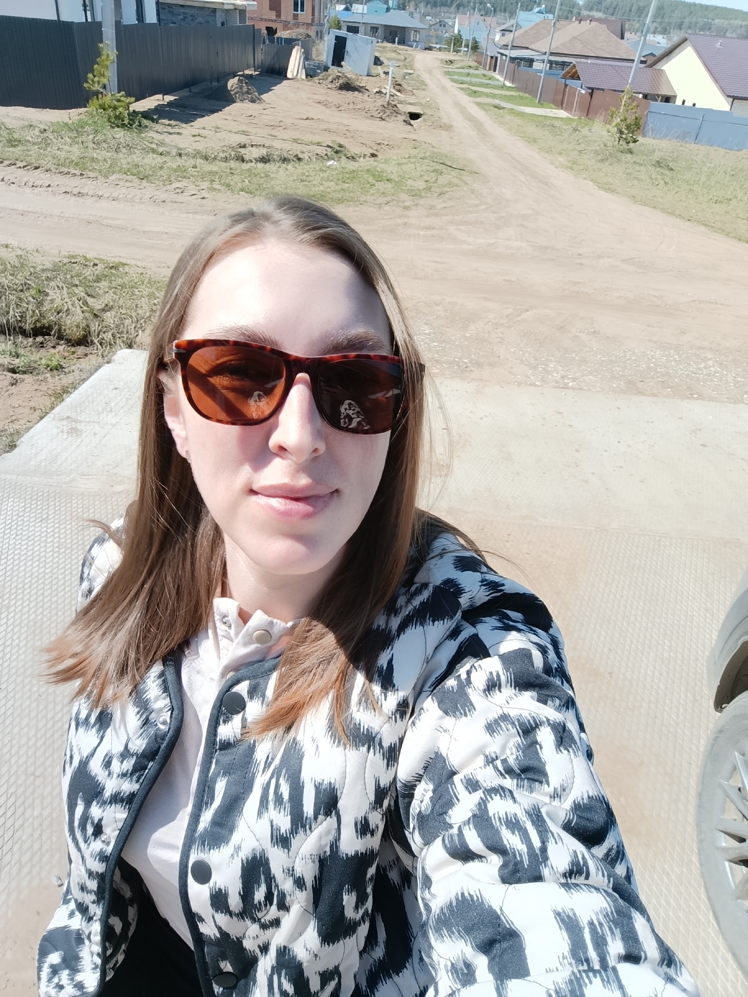 Woman documents morning routine with selfies in Chaikovsky, Russia