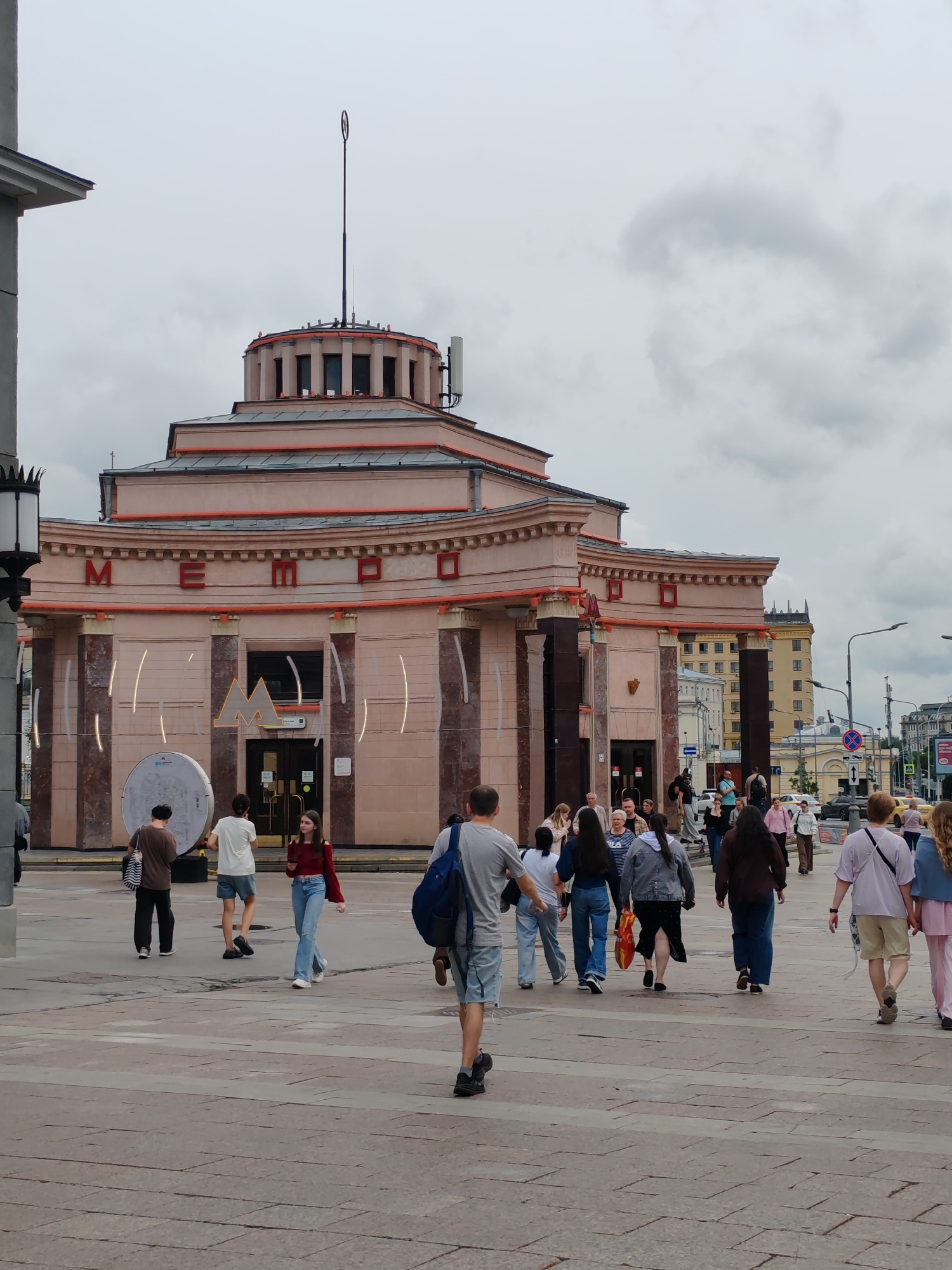 Around Dynamo metro station, Moscow — architecture and street life