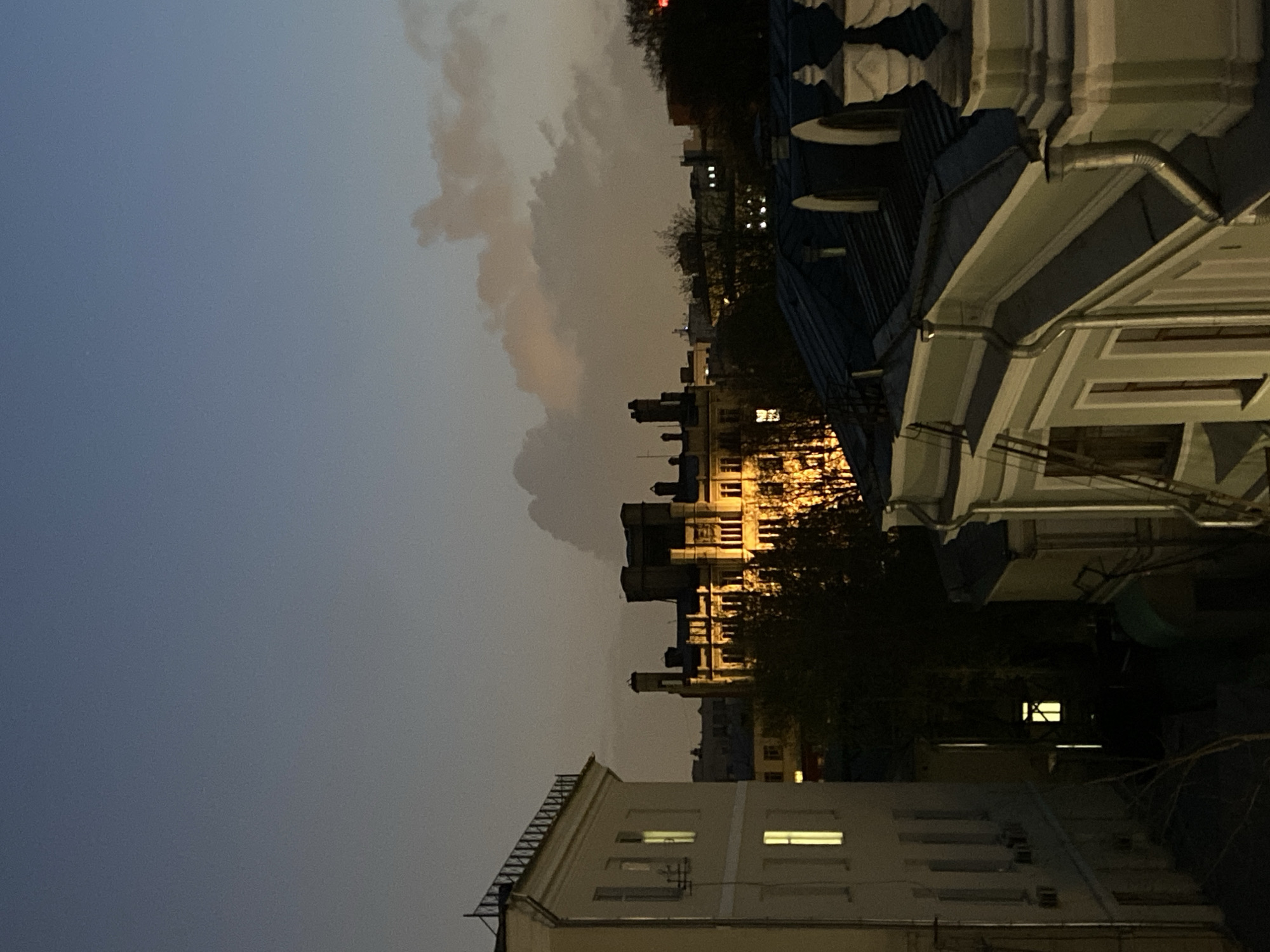 Evening art session documented across Moscow rooftops April 16