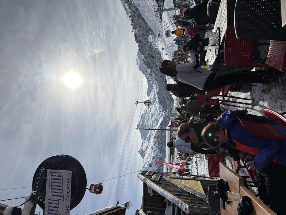 Skiers enjoy typical winter day at Les Allues resort