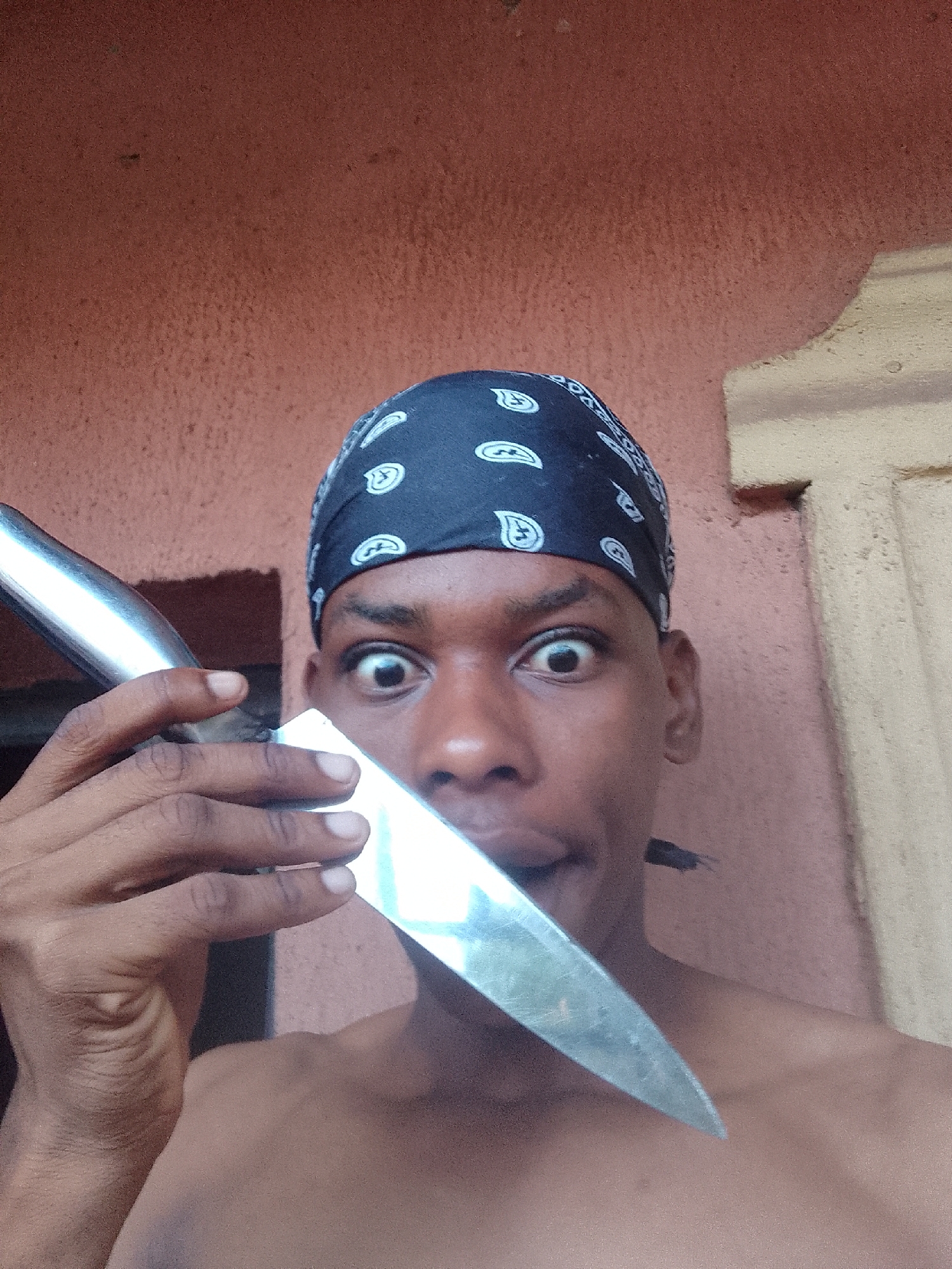 Person poses with knife in dramatic photos in Onitsha