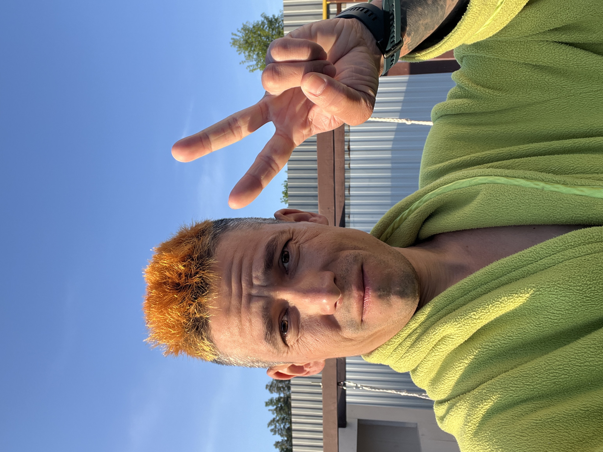 Orange-haired man spotted in Chaikovsky during bright morning hours
