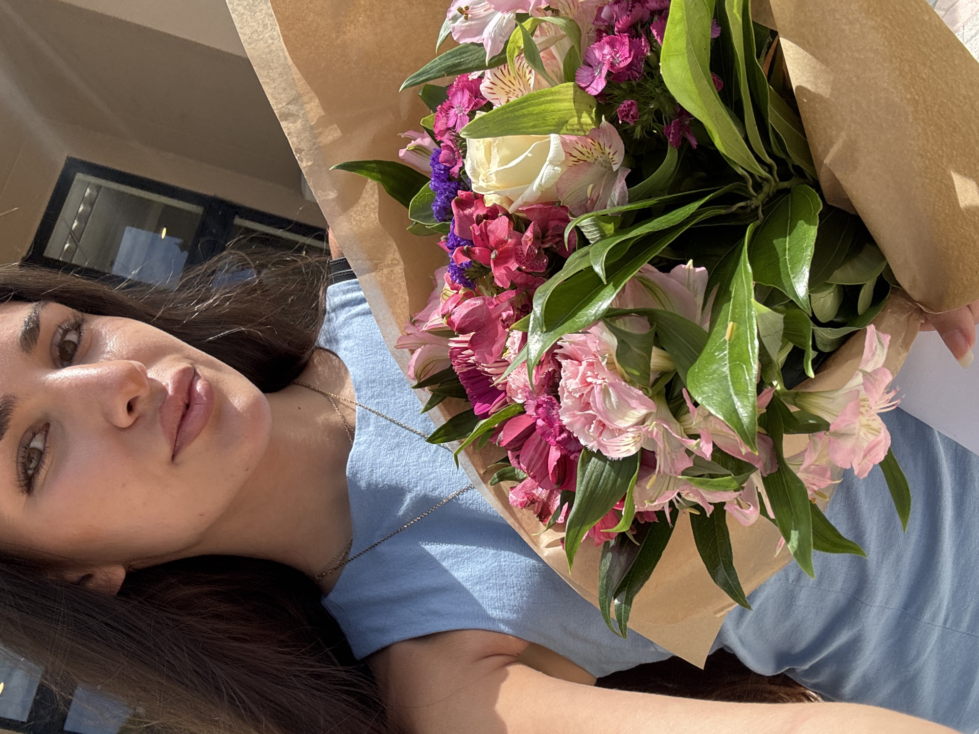 Woman poses with flower bouquet in Boca Raton selfie session
