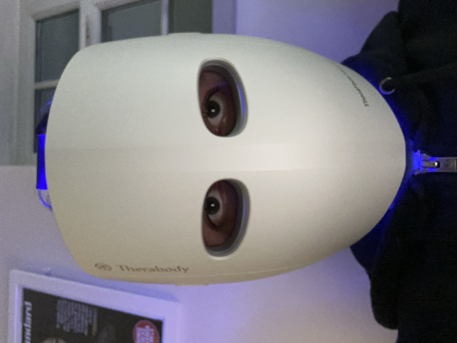 London resident spotted using Therabody facial therapy mask