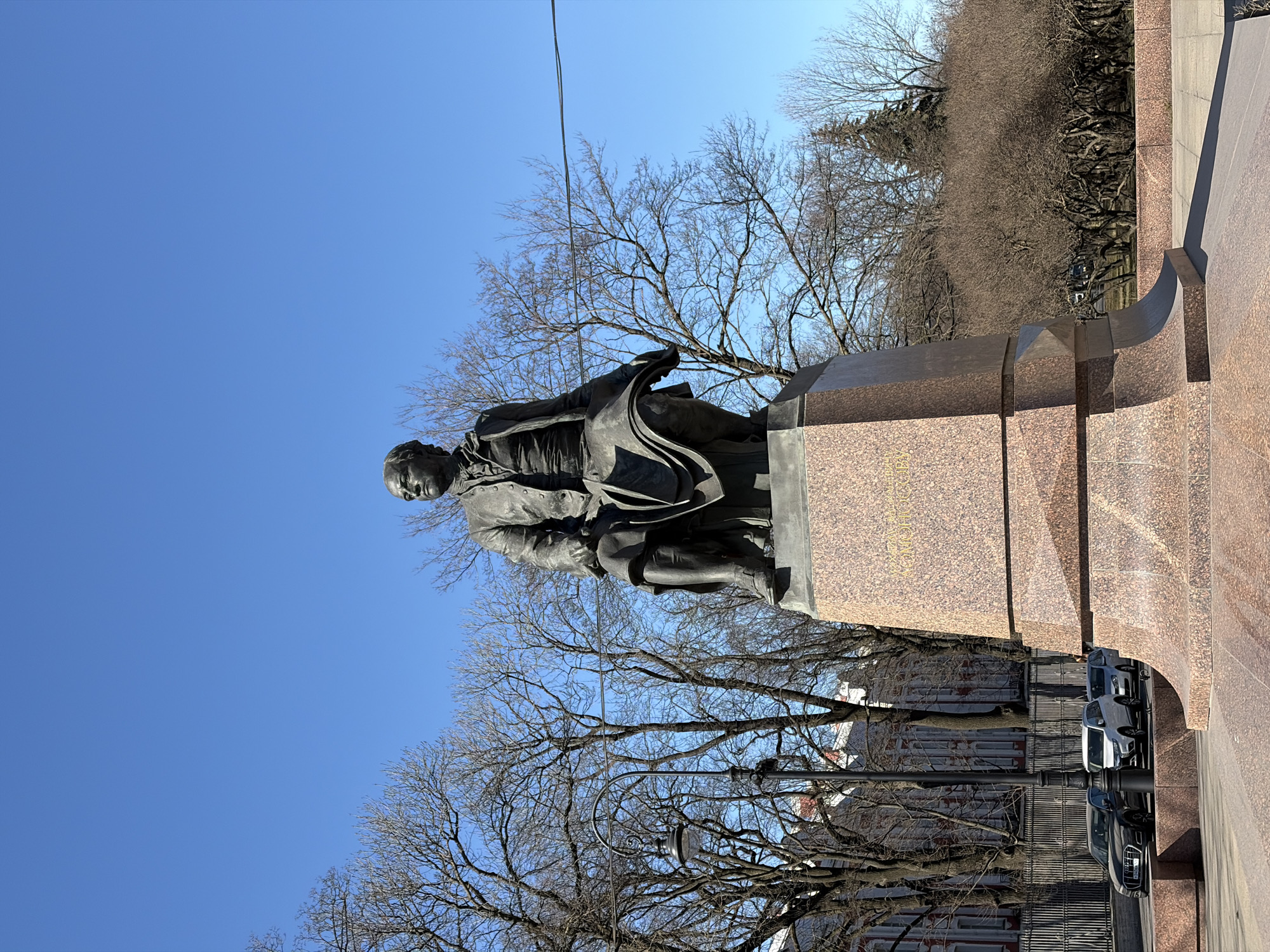 Tourist selfie near Winter Palace and Derzhavin statue