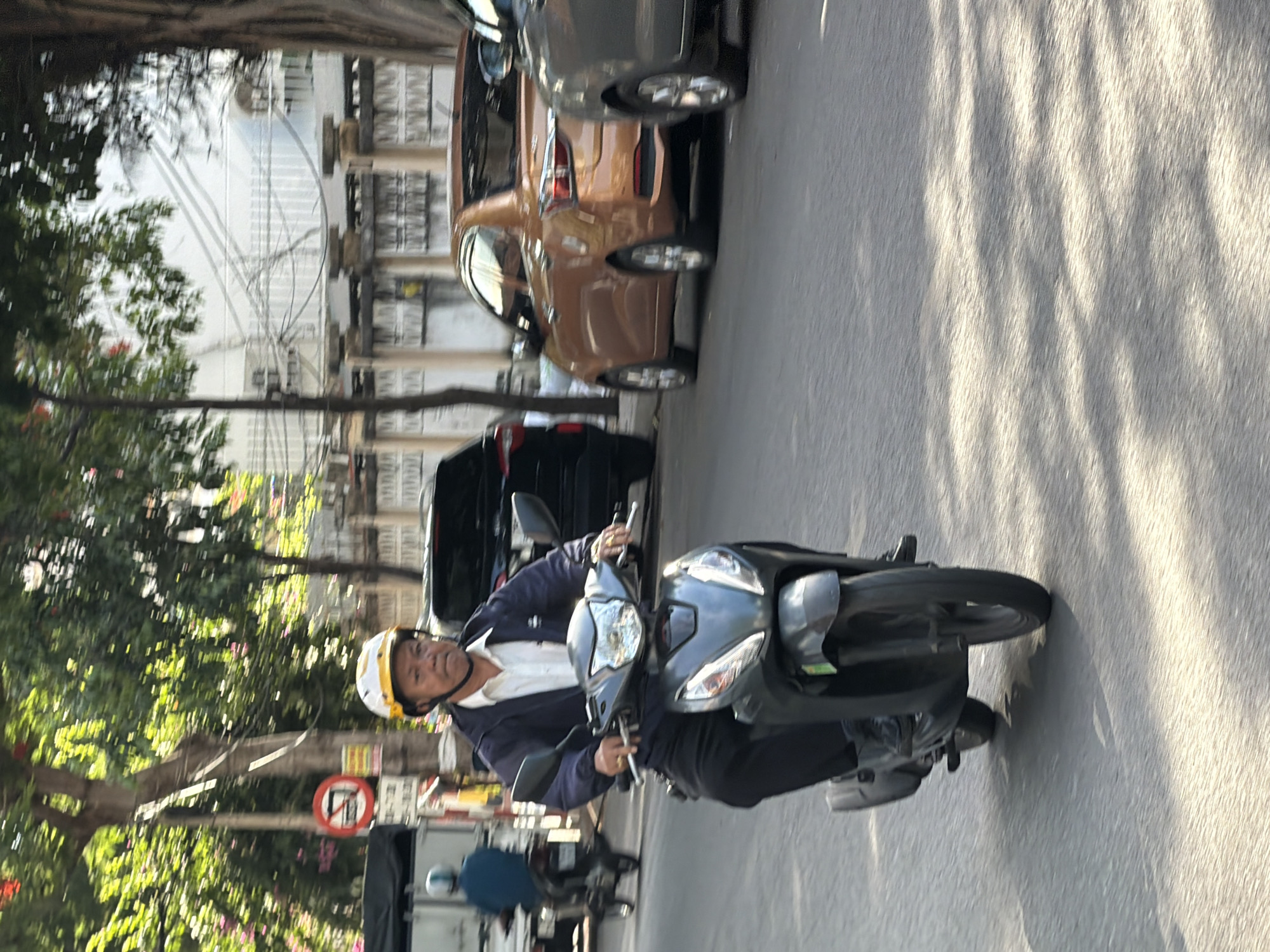 Street-level Nha Trang: vendors, scooters, and market life