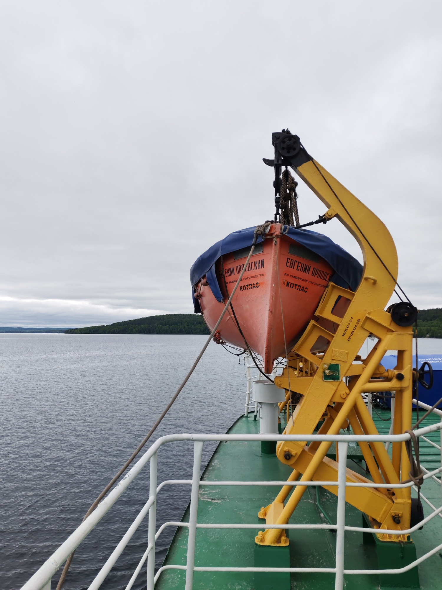 Routine vessel operations documented at Medvezhyegorsk industrial port