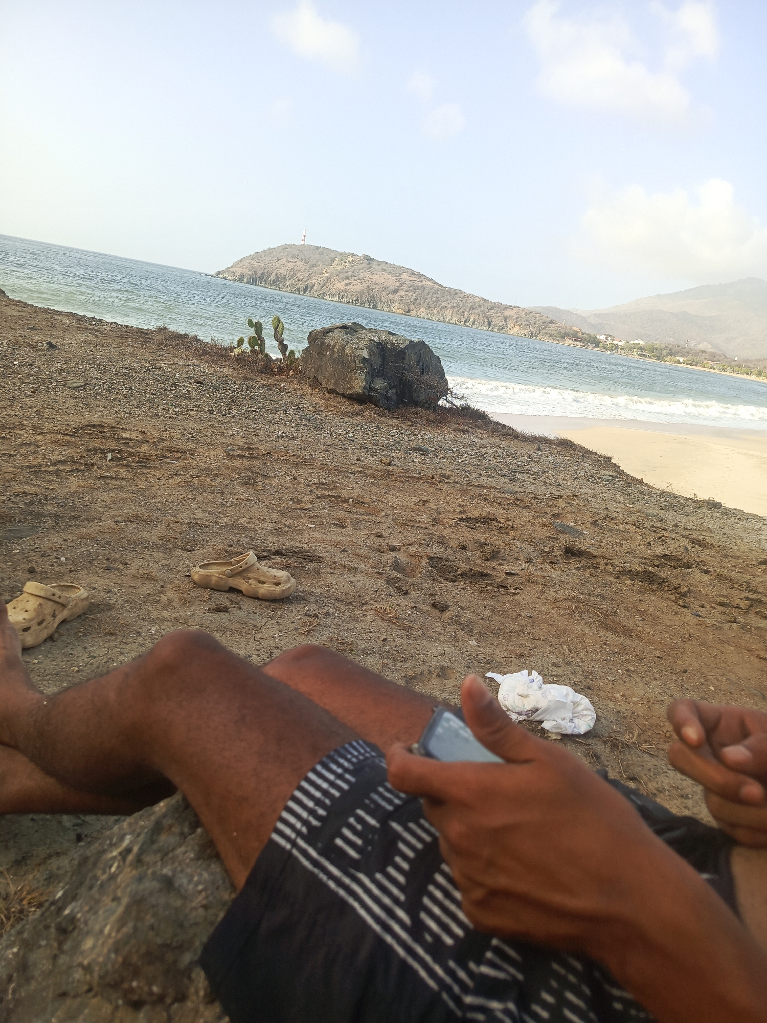 Woman enjoys beach day, takes selfies in Pedro González