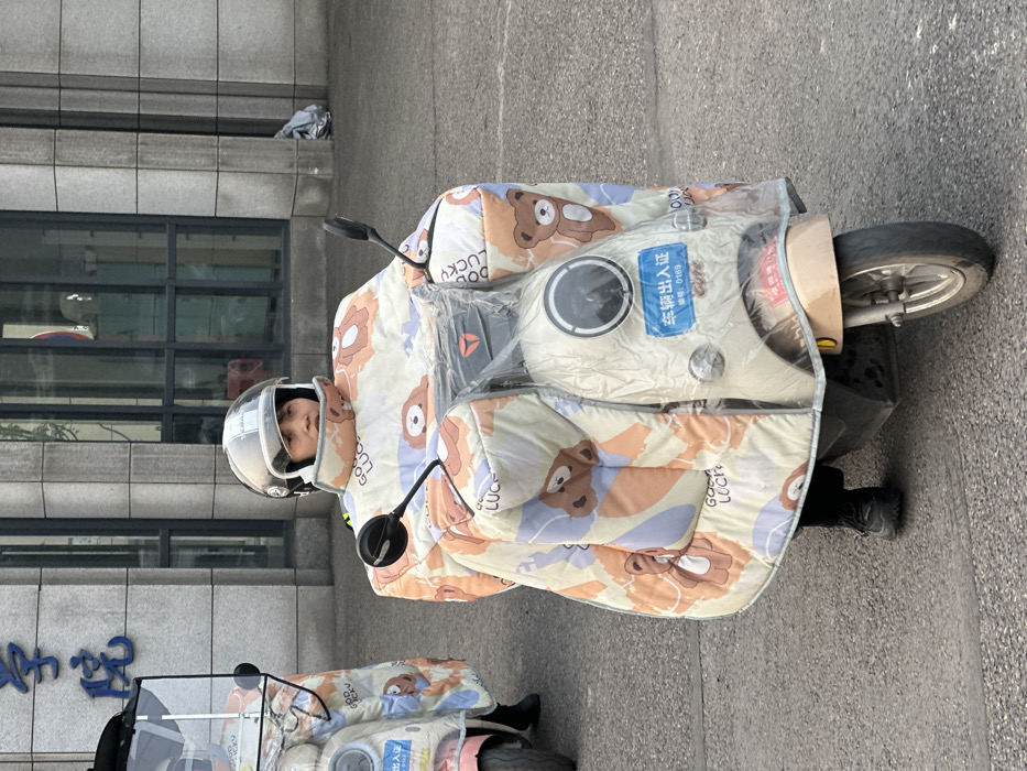 Routine street activity observed in Jiangjin, China Tuesday morning