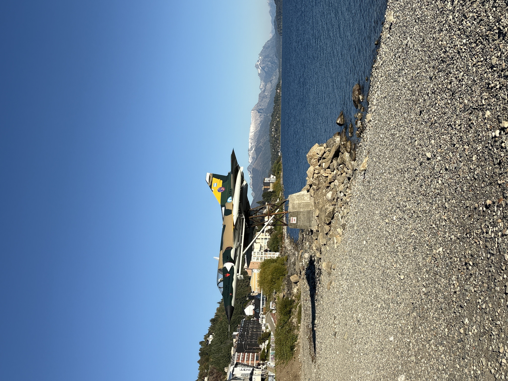 Fighter jet spotted on Lake Nahuel Huapi shore in Bariloche