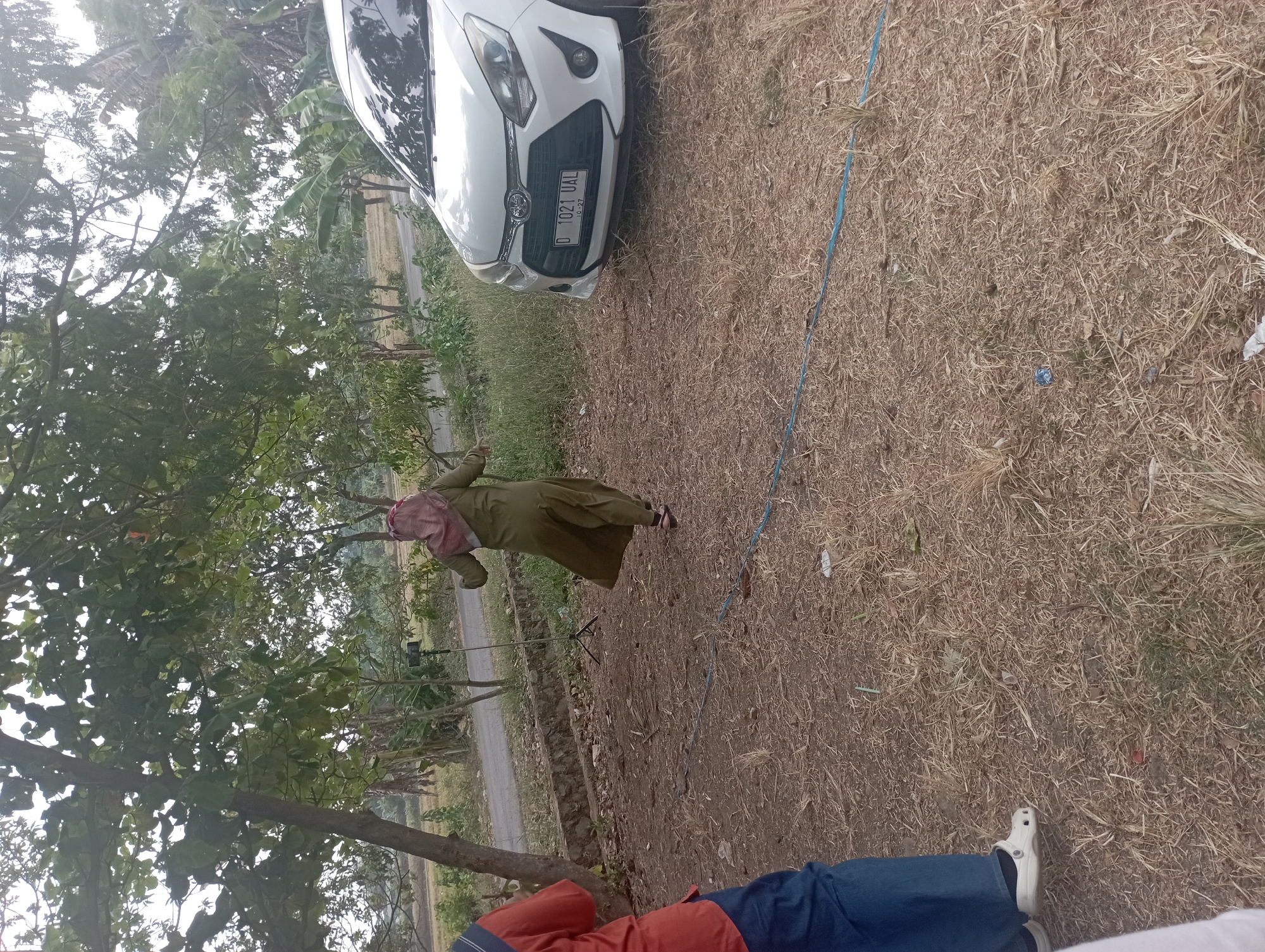 Casual outdoor picnic and group gathering in Purwakarta