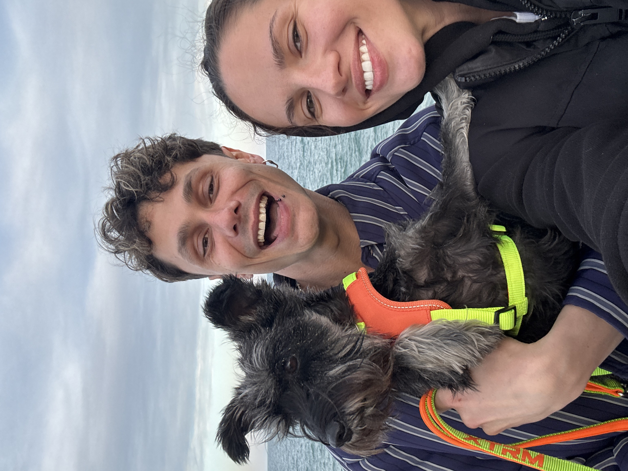 Couple takes selfie with dog in Badalona