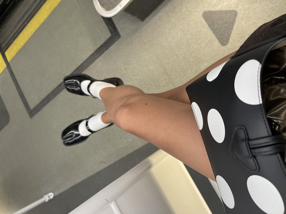 Late-night Paris transit passengers documented by anonymous witness