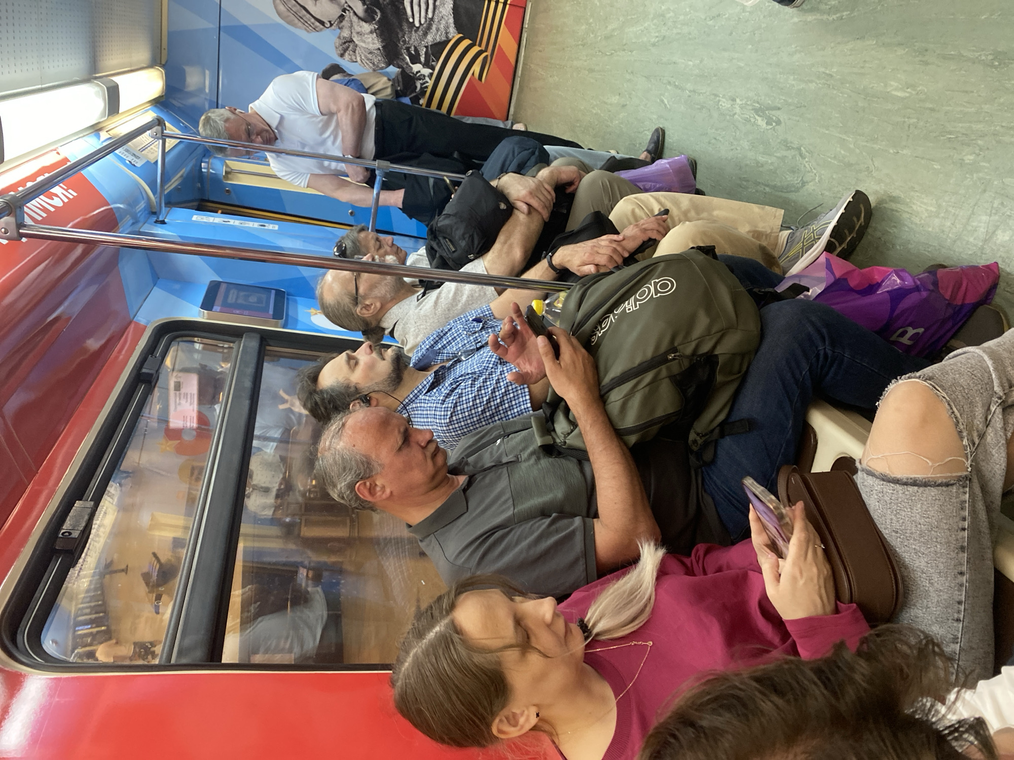 Rush hour on the Moscow Metro, red line