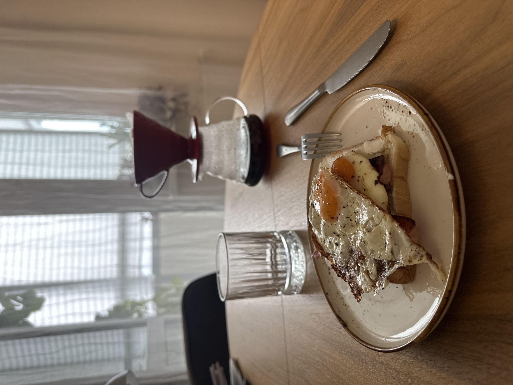 Breakfast and houseplants in a Sinyavino home