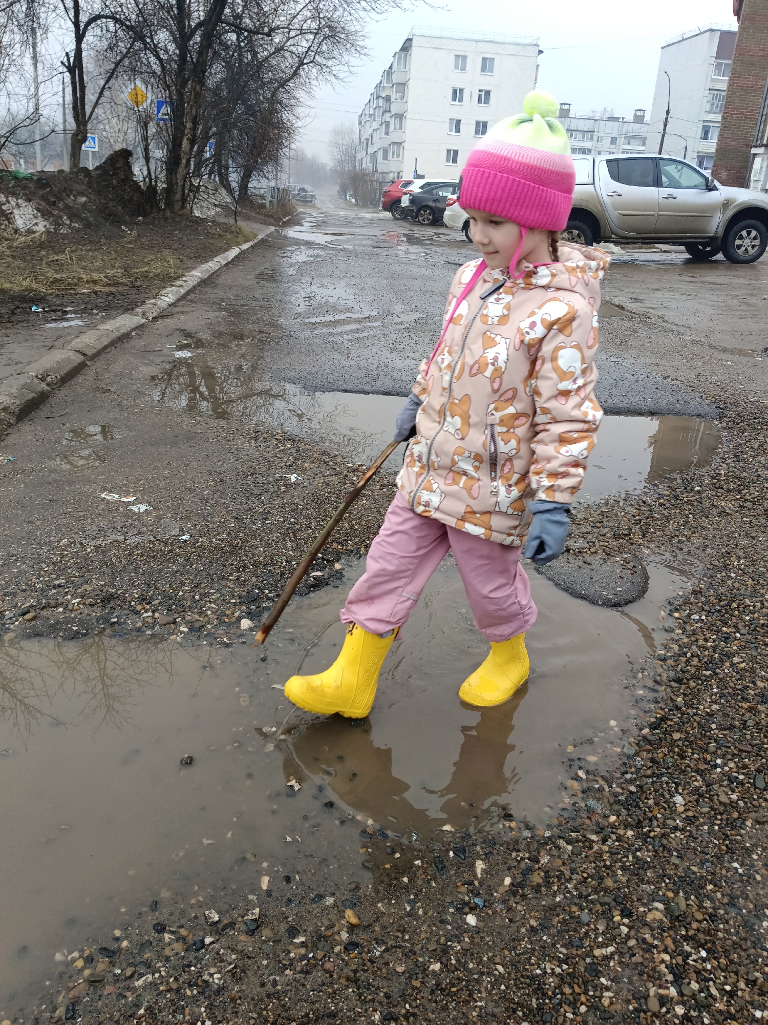 Ordinary life moments captured across Chaikovsky during 30-minute span