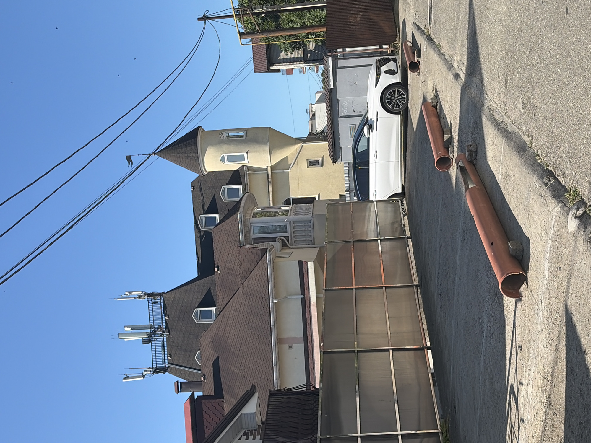Witness documents sunny street scenes across Sochi, Russia