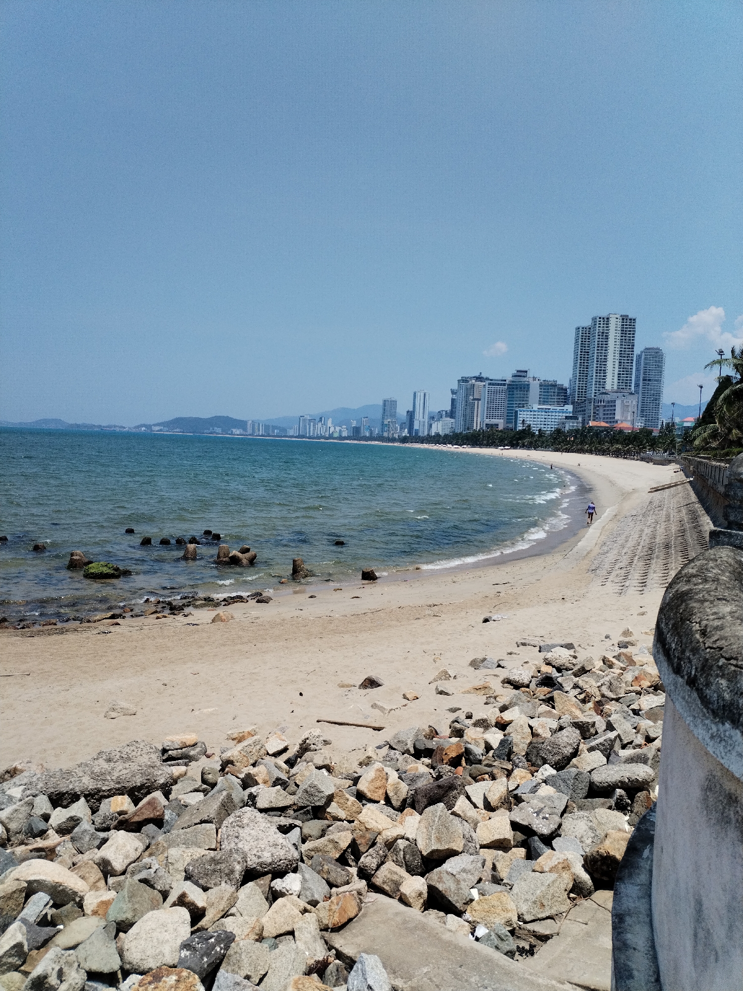 Early morning scenes documented across Nha Trang Ward beaches