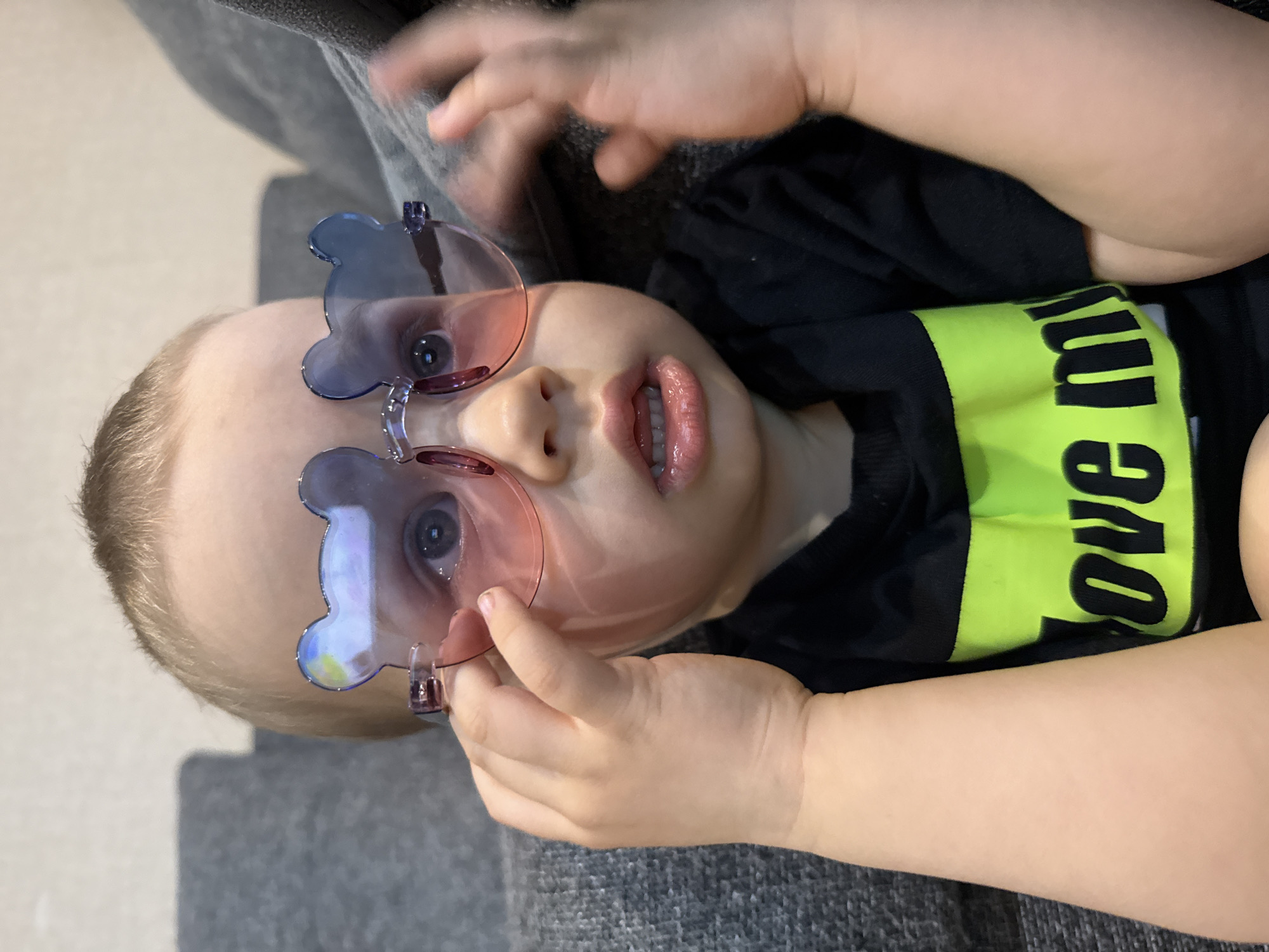 Child spotted wearing novelty bear sunglasses in Rusanovo