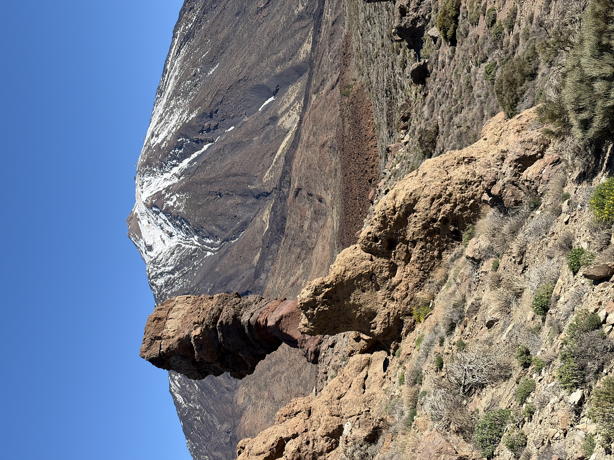 Clear morning views captured of snow-capped Mount Teide