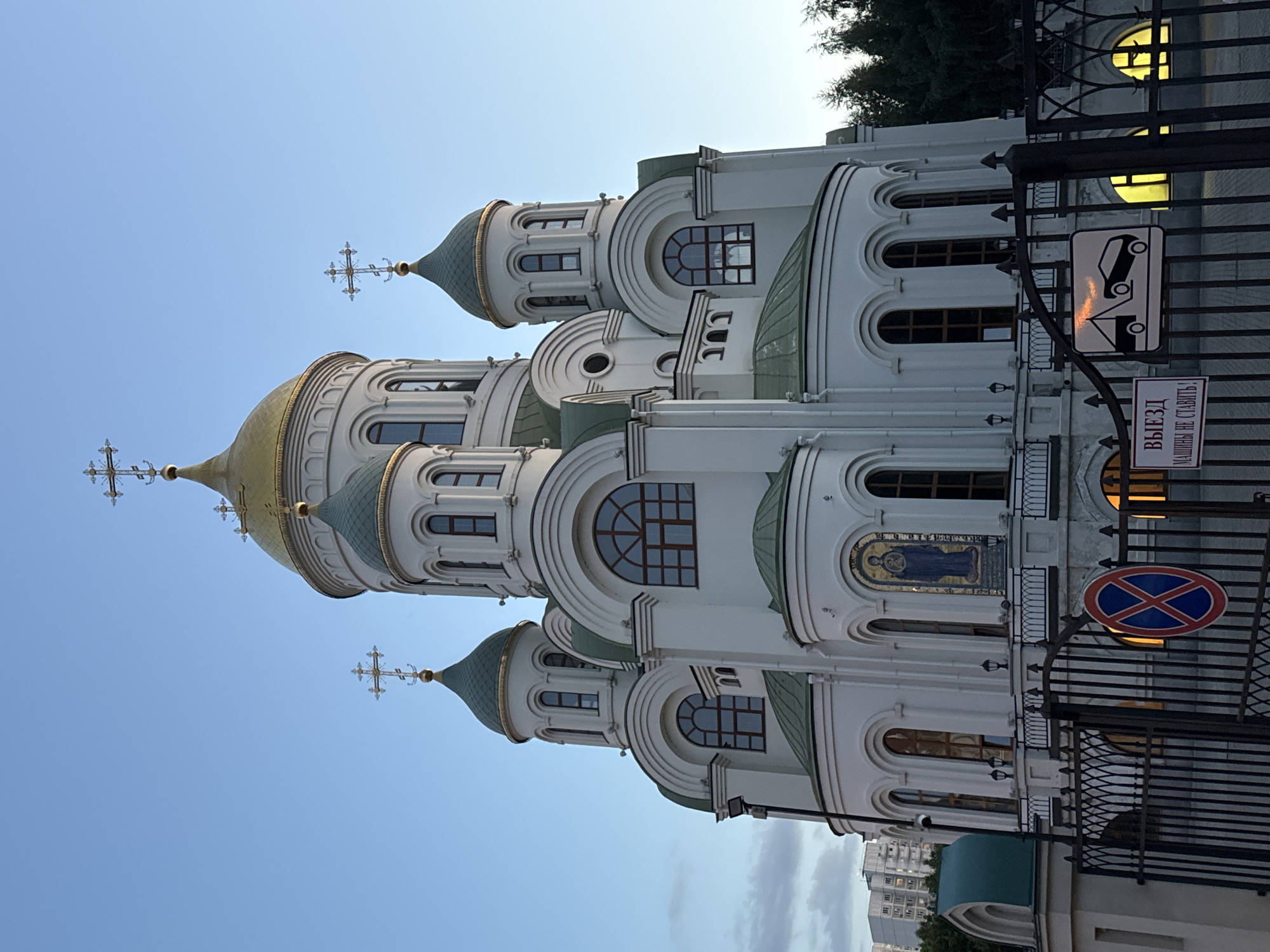 Quiet Moscow evening: churches, streets, and a lakeside sunset