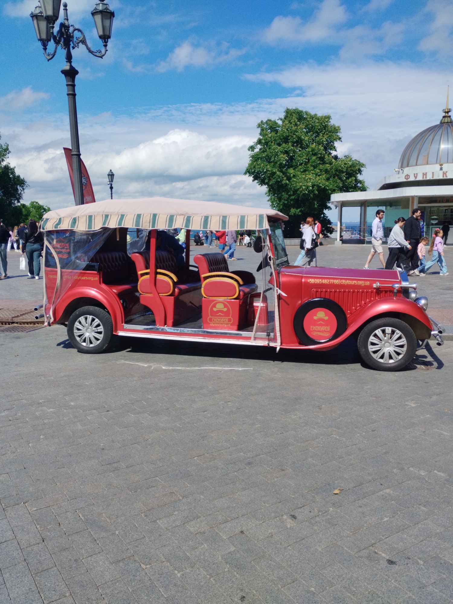 Tourist vehicles and motorcycles spotted in central Odesa plaza