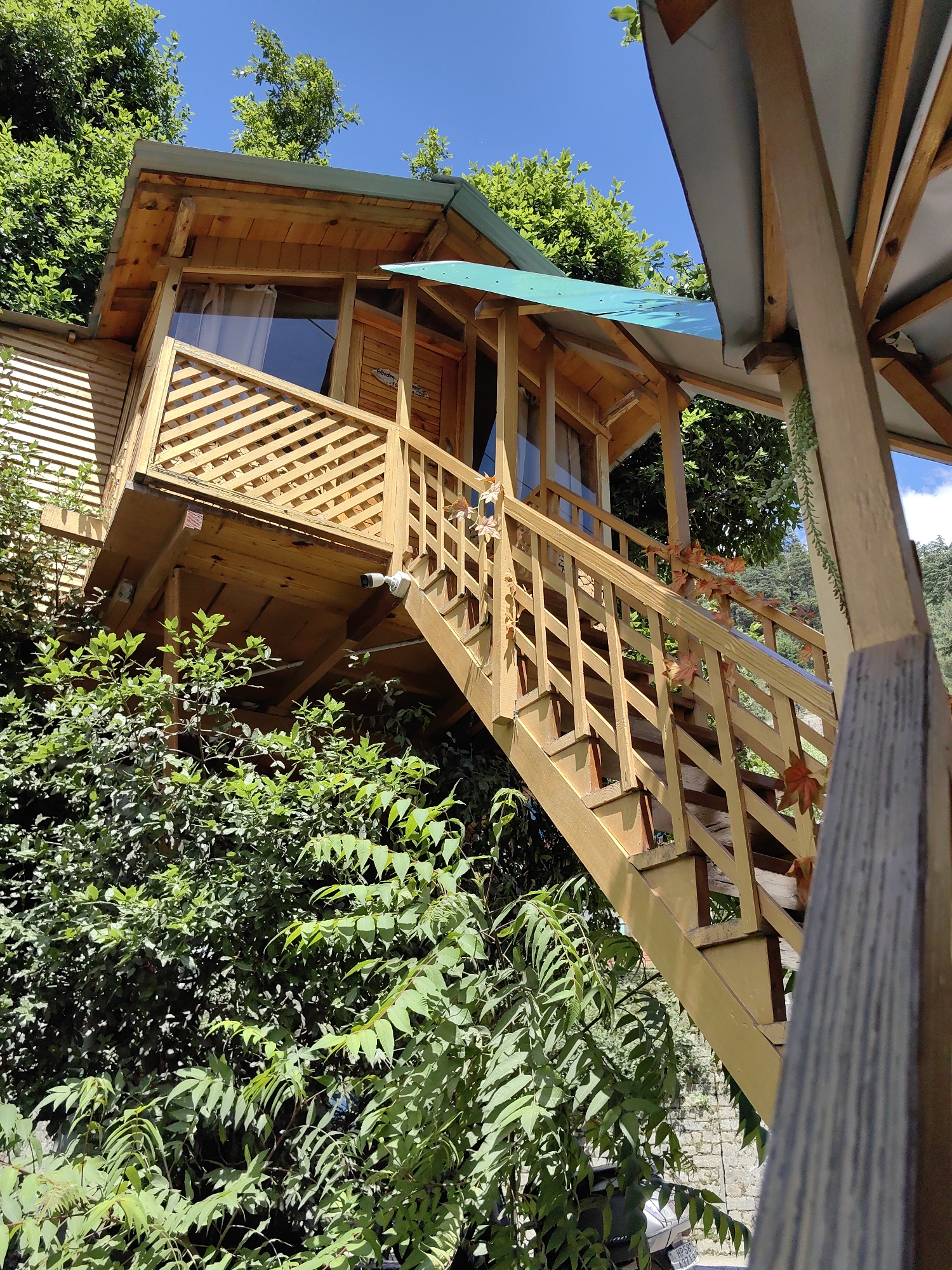 Hillside treehouse stay in Chichoga with mountain views