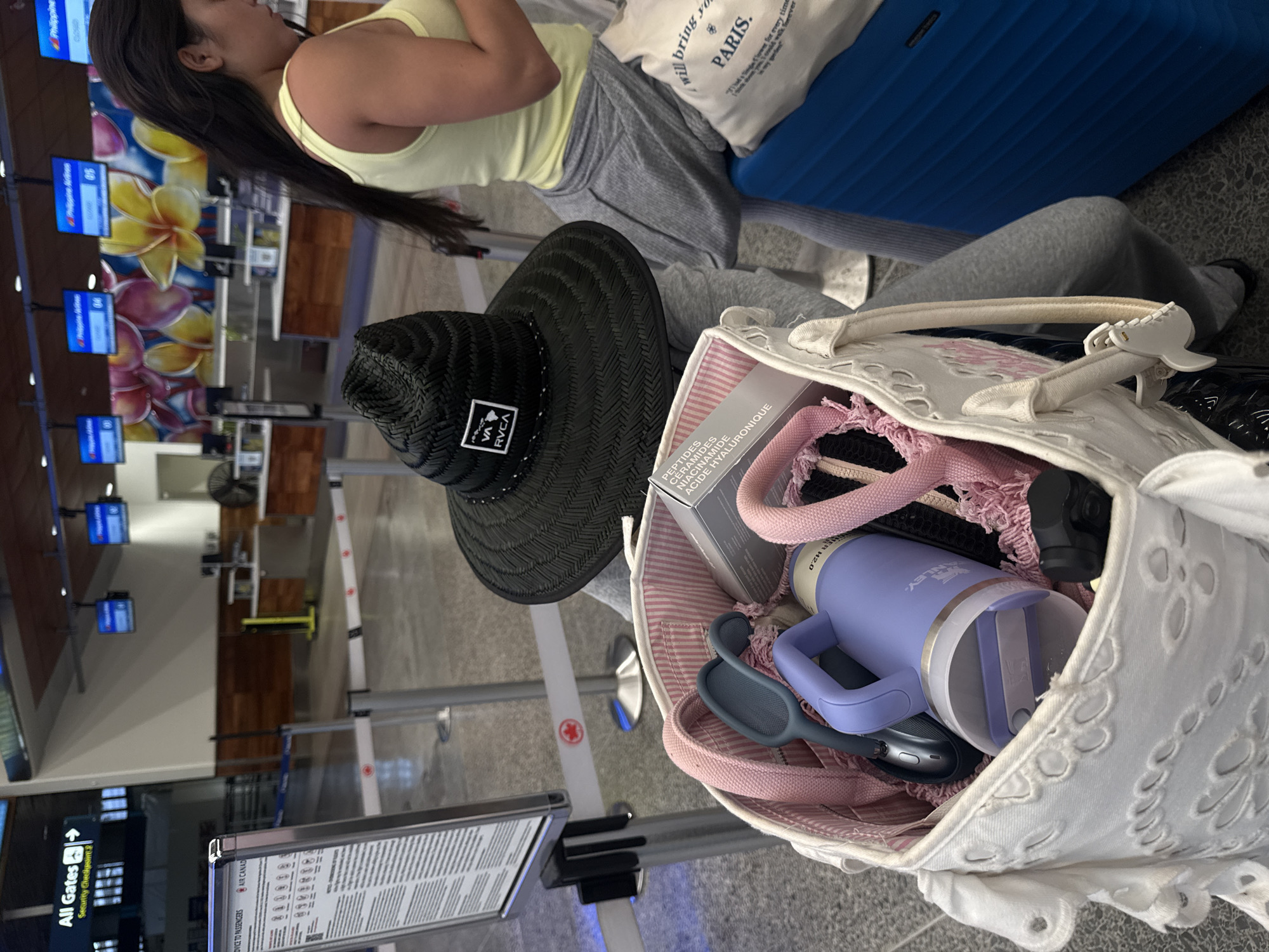 Early morning departure documented at Honolulu International Airport