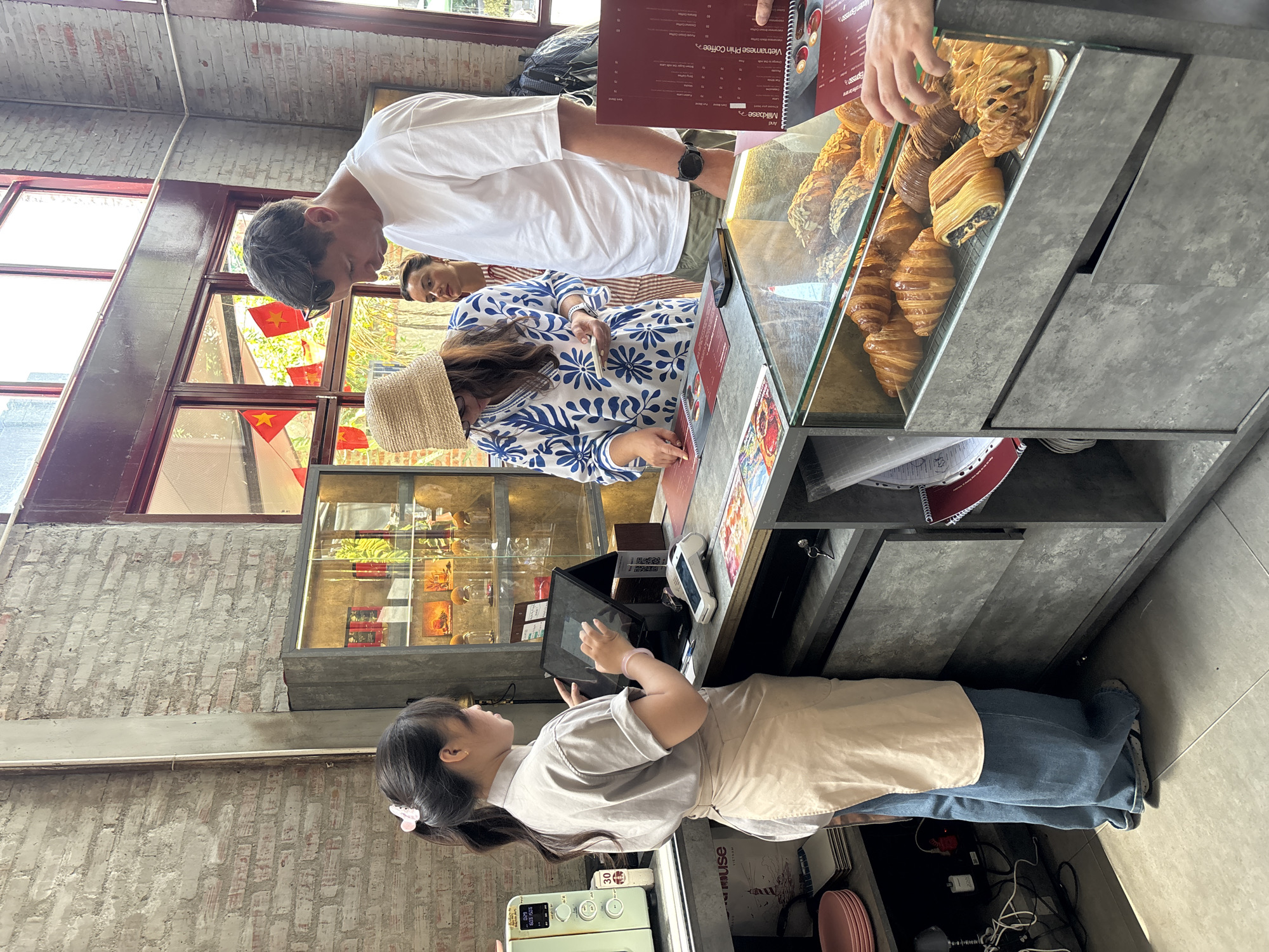 Inside a Đà Nẵng café: coffee, counter service, industrial space