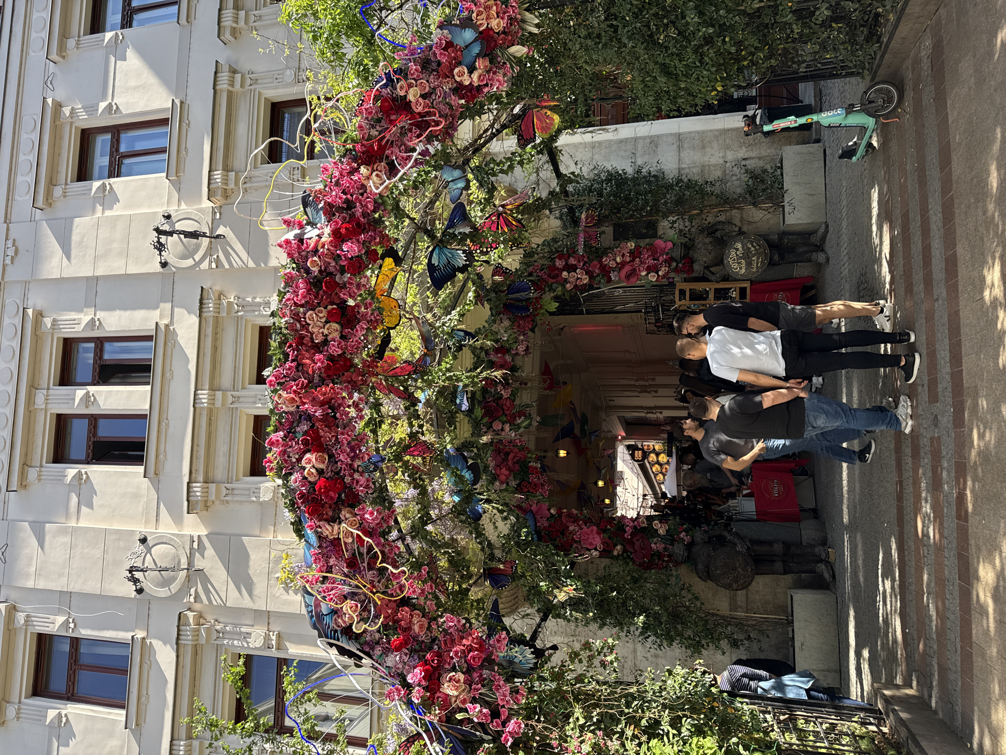 Budapest street life and shops captured in afternoon snapshots