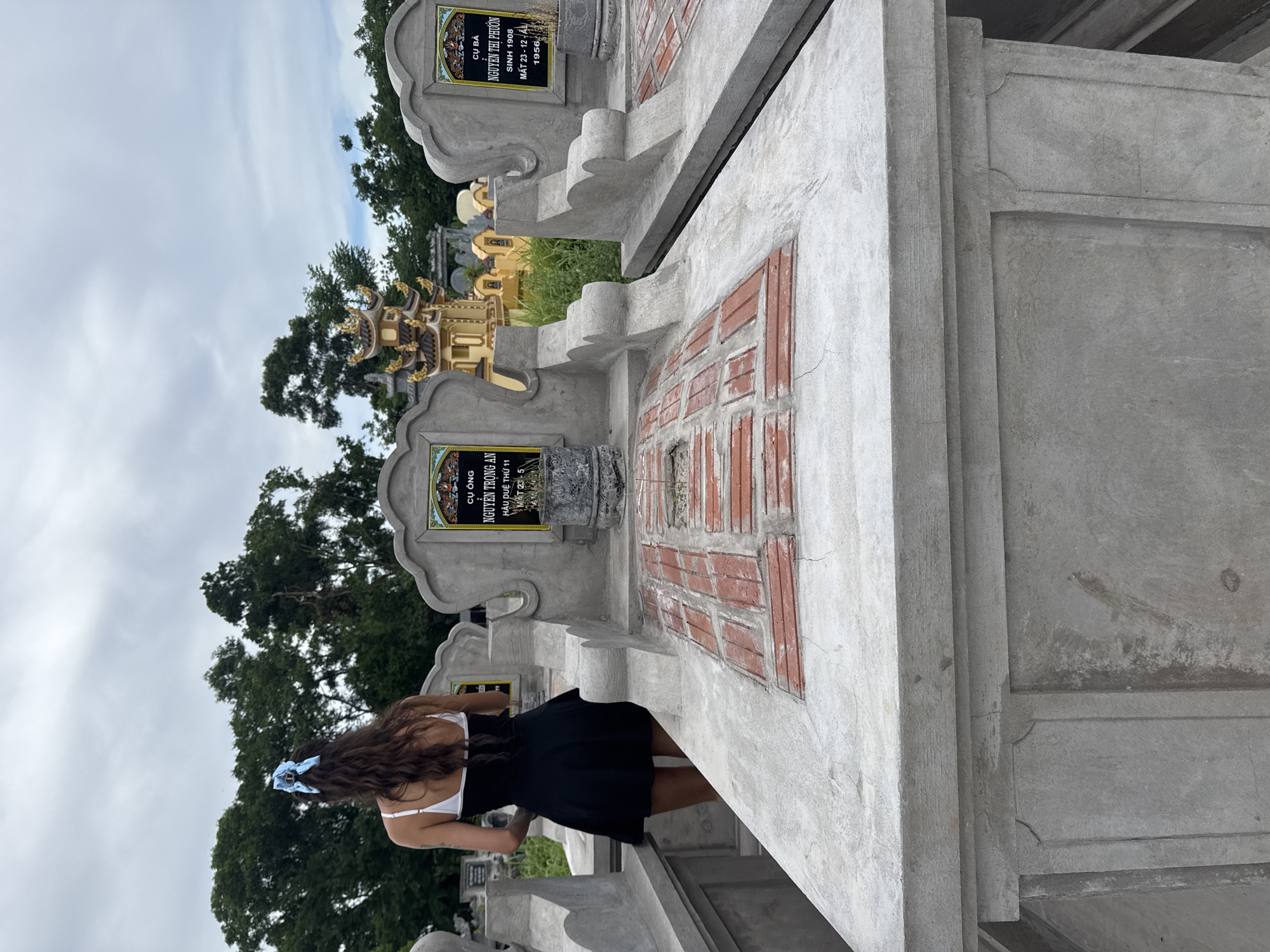 Cemetery and temple visit in Hoa Lư Ward, Vietnam