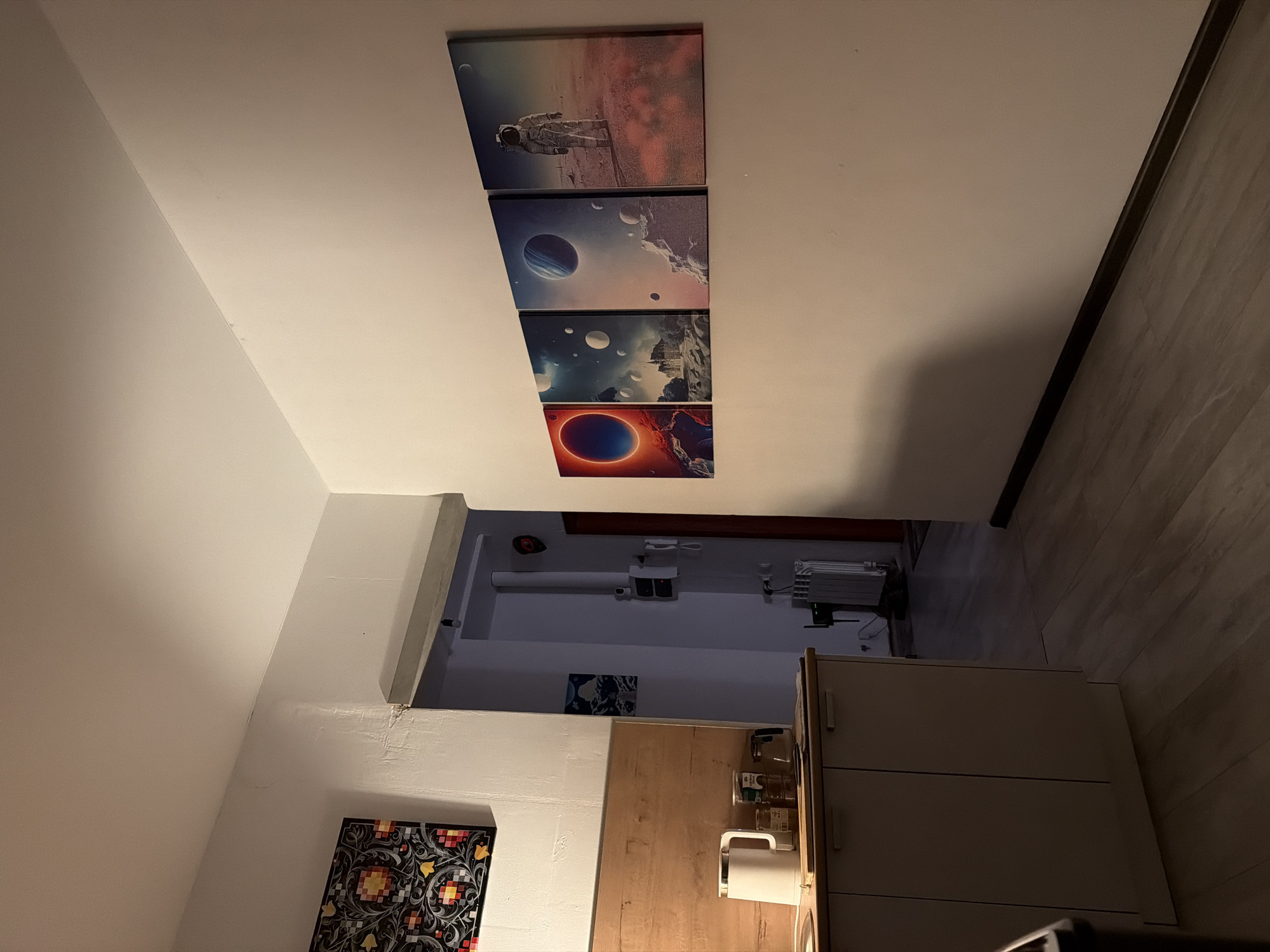 Evening in Naberezhnye Chelny: home interiors, wall art, and city moments