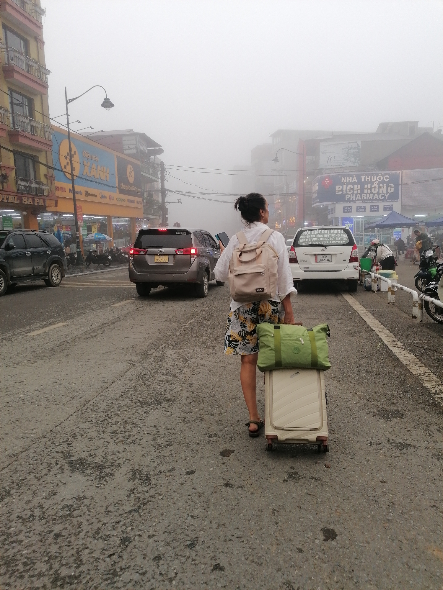 Foggy morning scenes documented across Sa Pa Ward, Vietnam