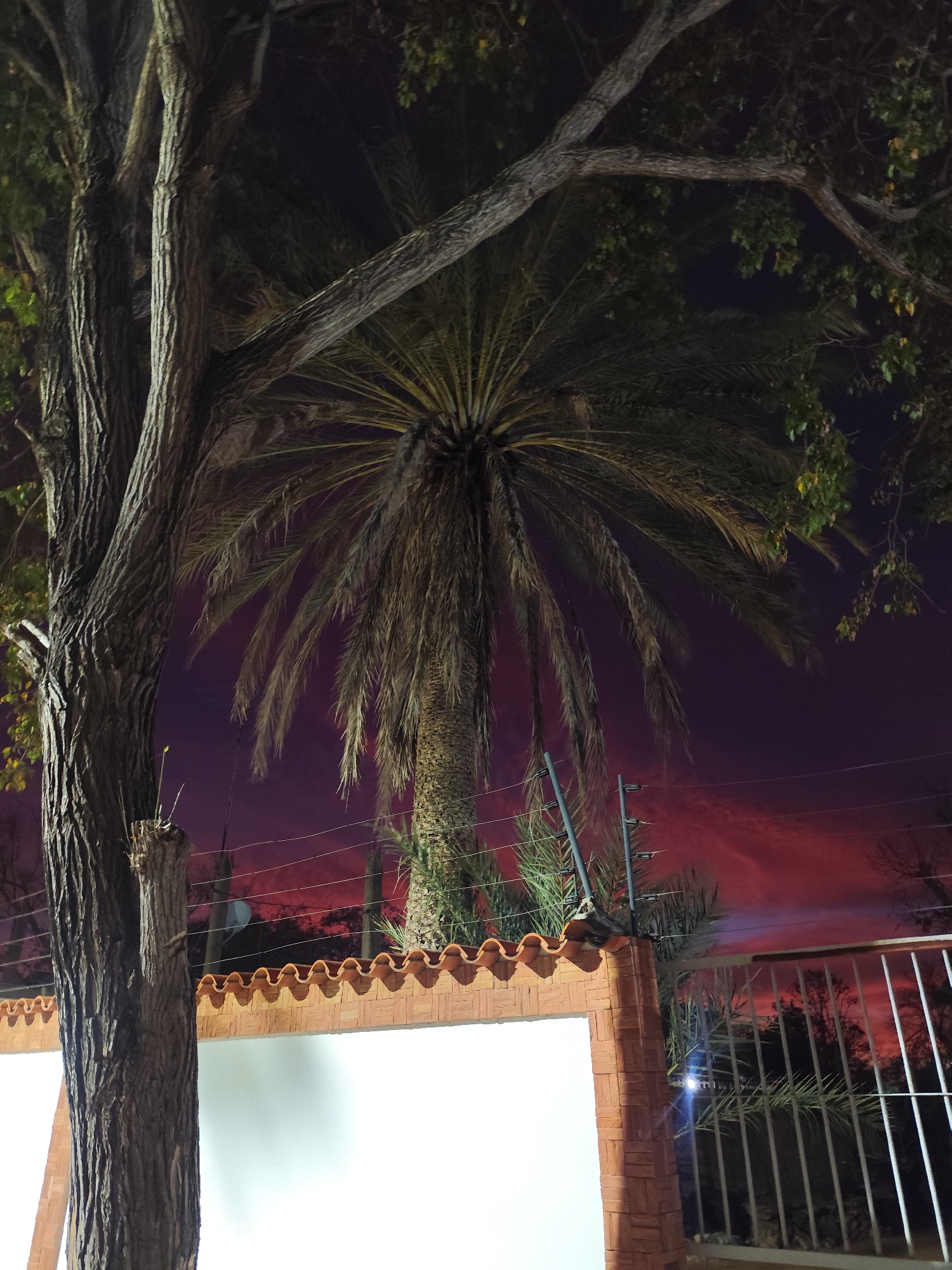 Dramatic sunset colors illuminate Las Hernández streets