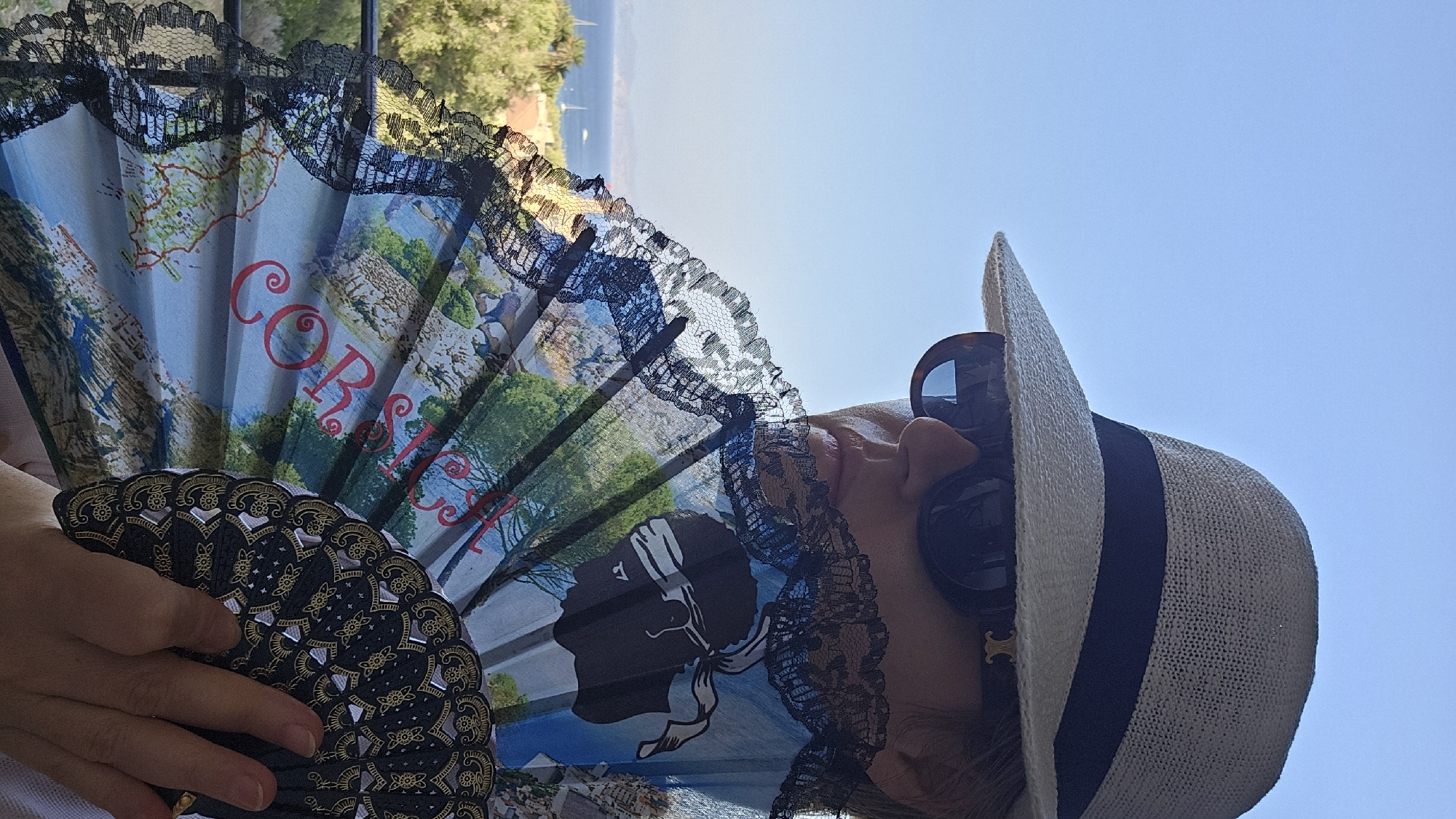 Lazy Corsican afternoon: cold beer, street wandering, wood-fired pizza