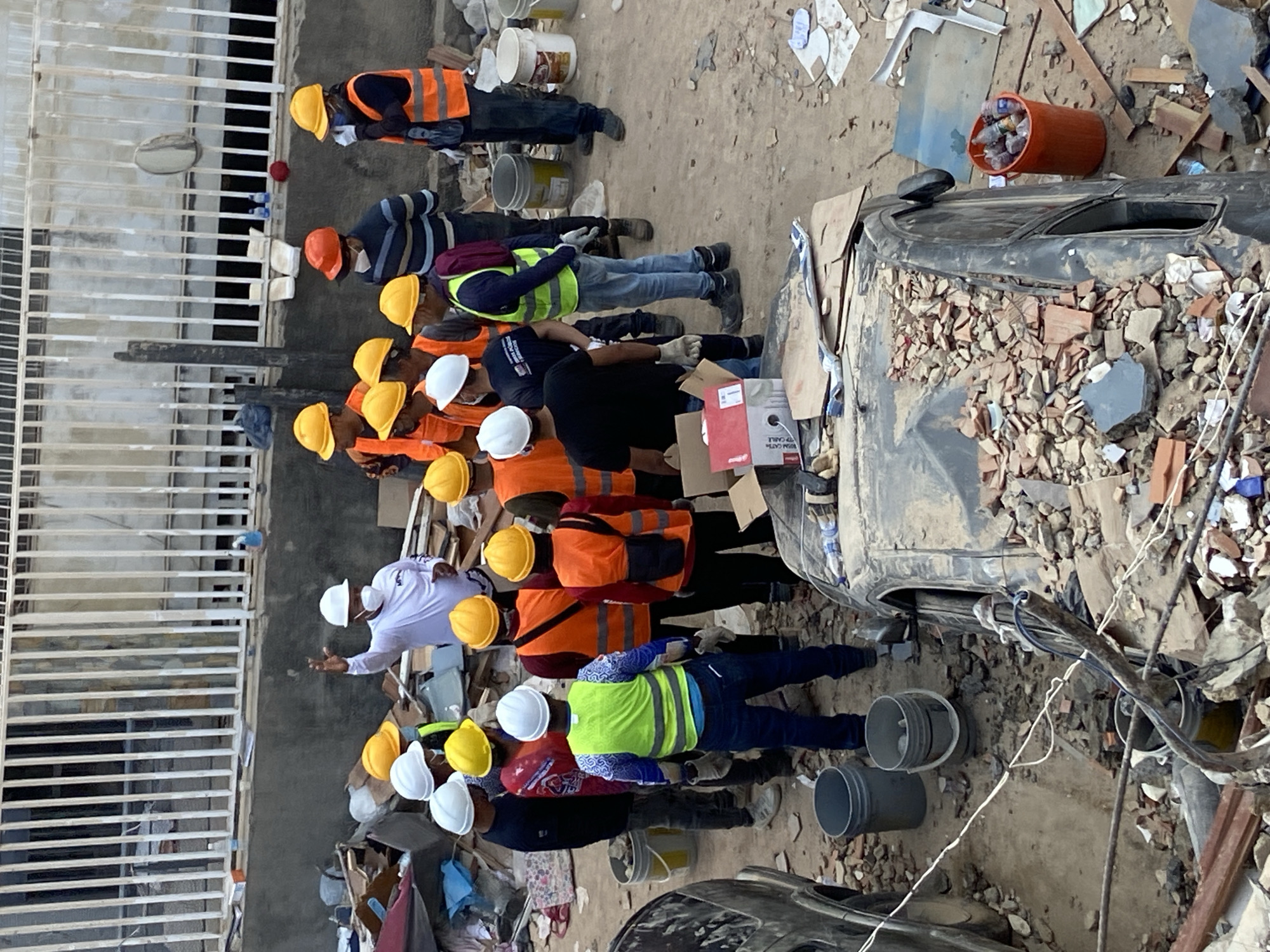 Demolition crew clears rubble at collapsed structure in Caracas