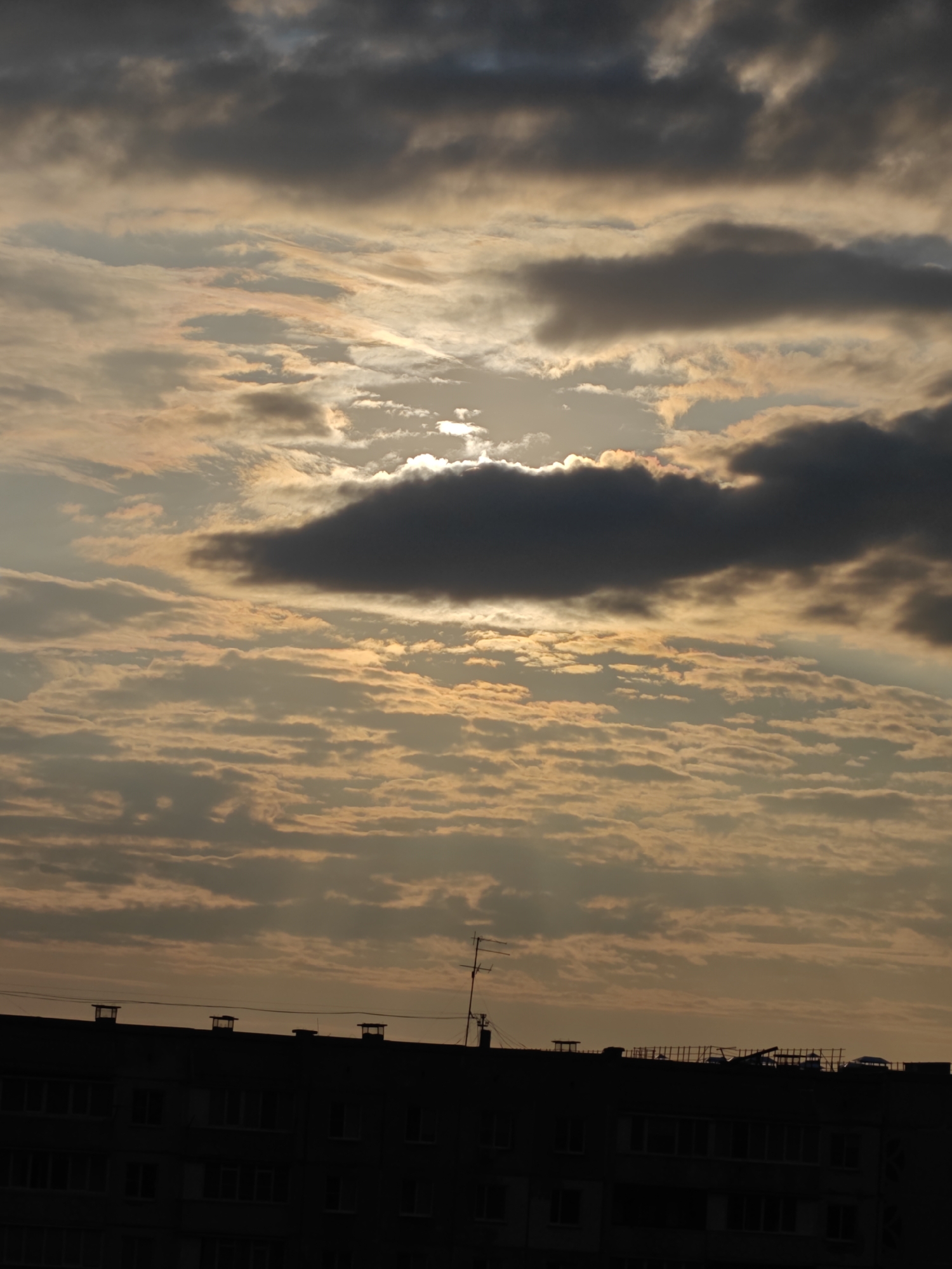 Cloudy skies, city streets, and a sleeping cat in Rubtsovsk